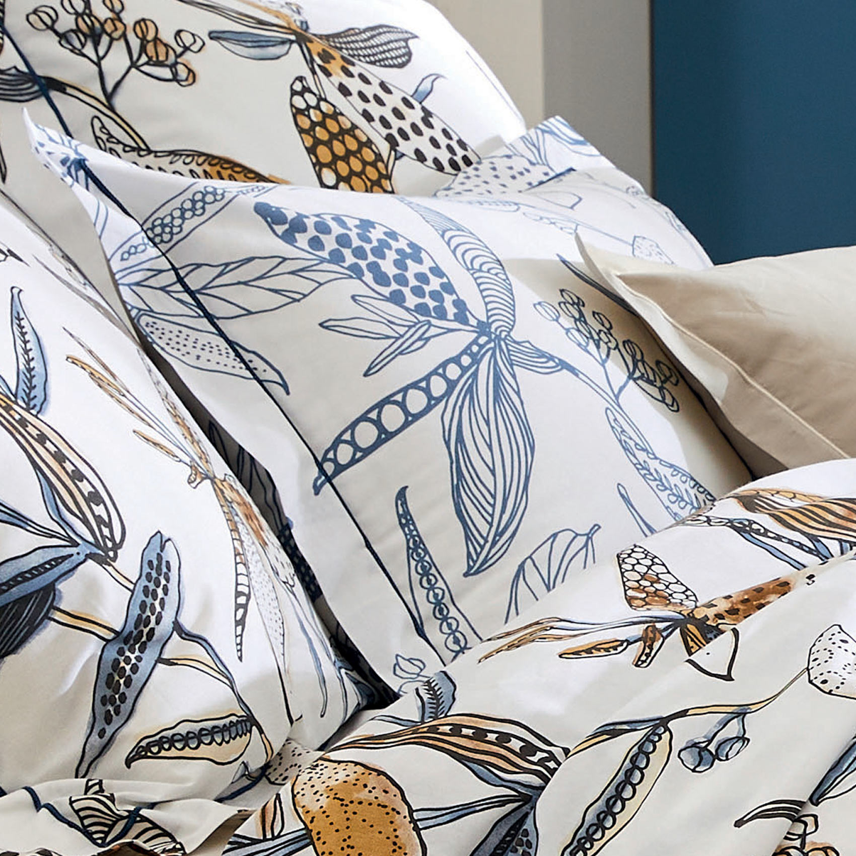 Taie d'oreiller aux fleurs exubérantes — vue 3