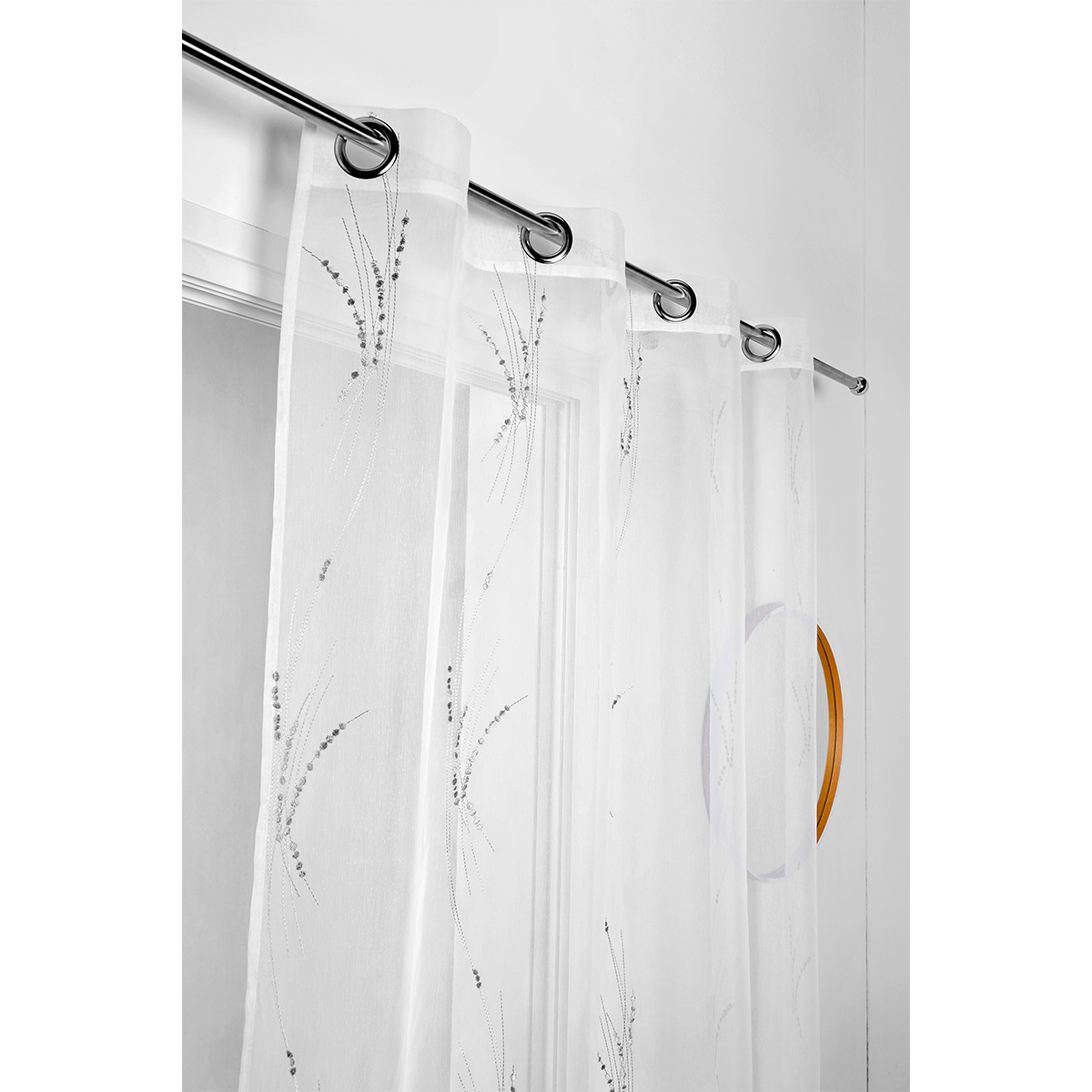 Voilage tamisant et brodé brins d'herbe