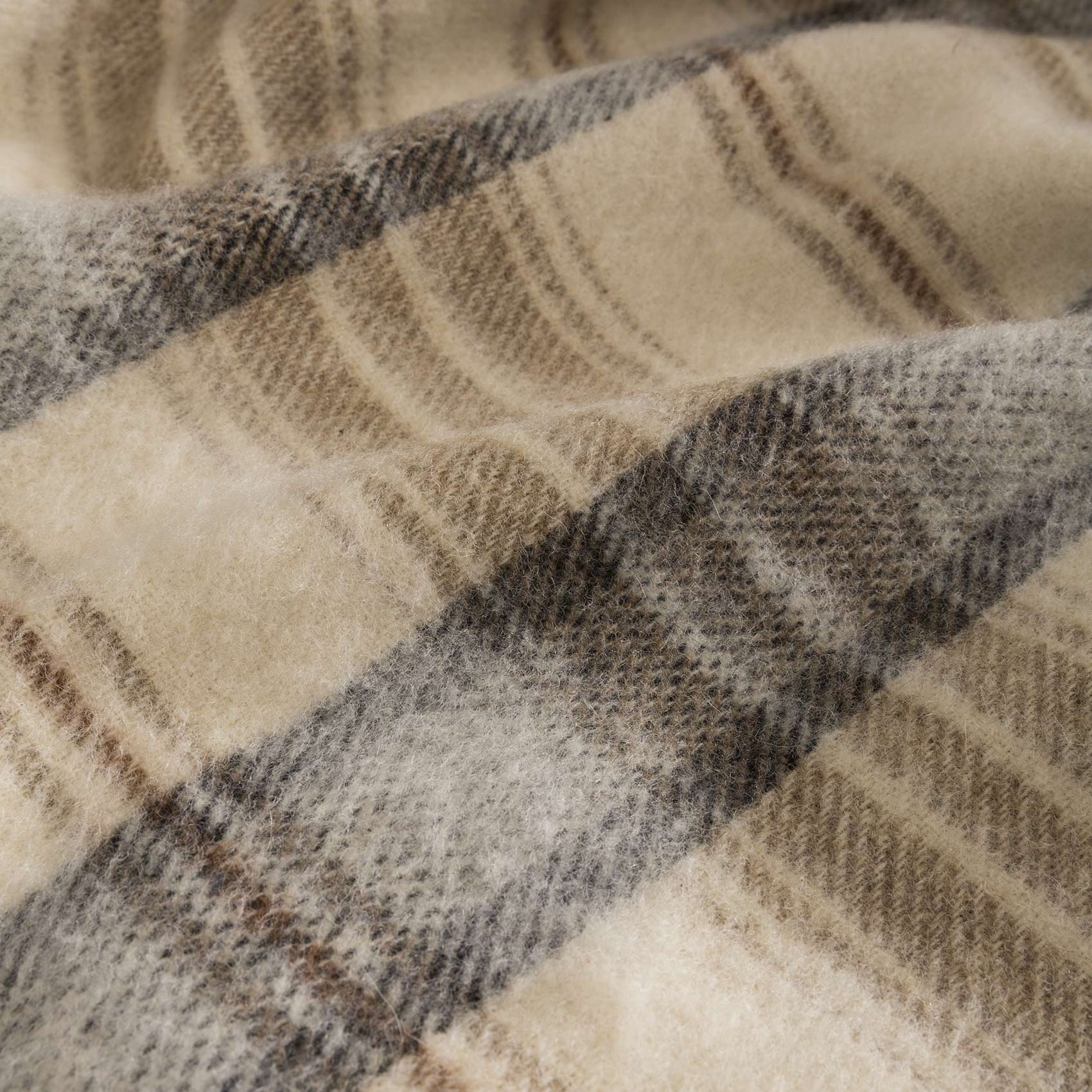 Couverture en laine tartan esprit montagne — vue 6