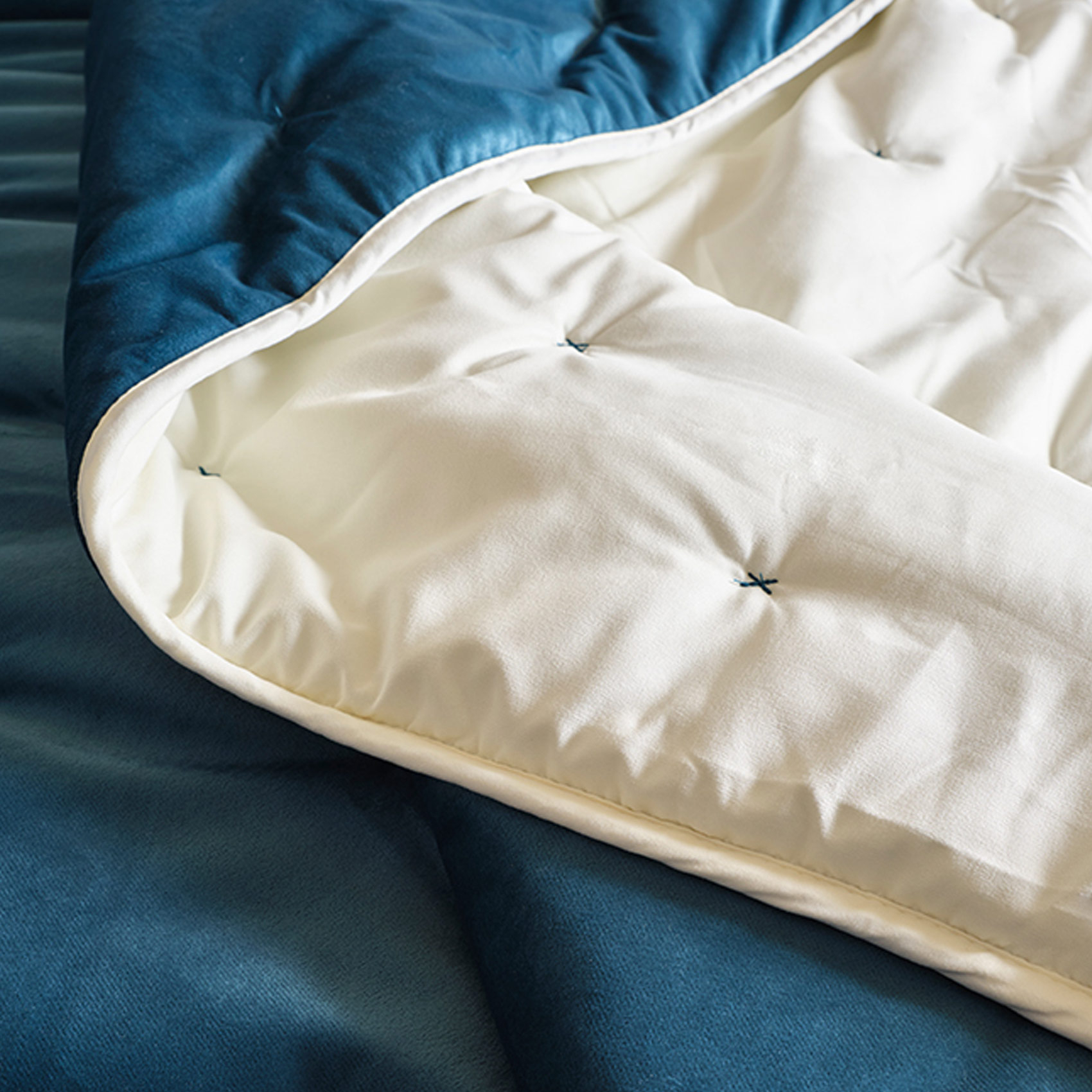 Jeté de lit réversible en velours et microfibre — vue 6