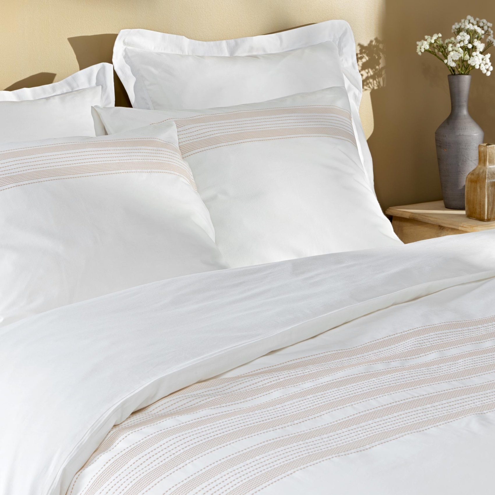 Parure de lit en coton motif broderies fines — vue 5