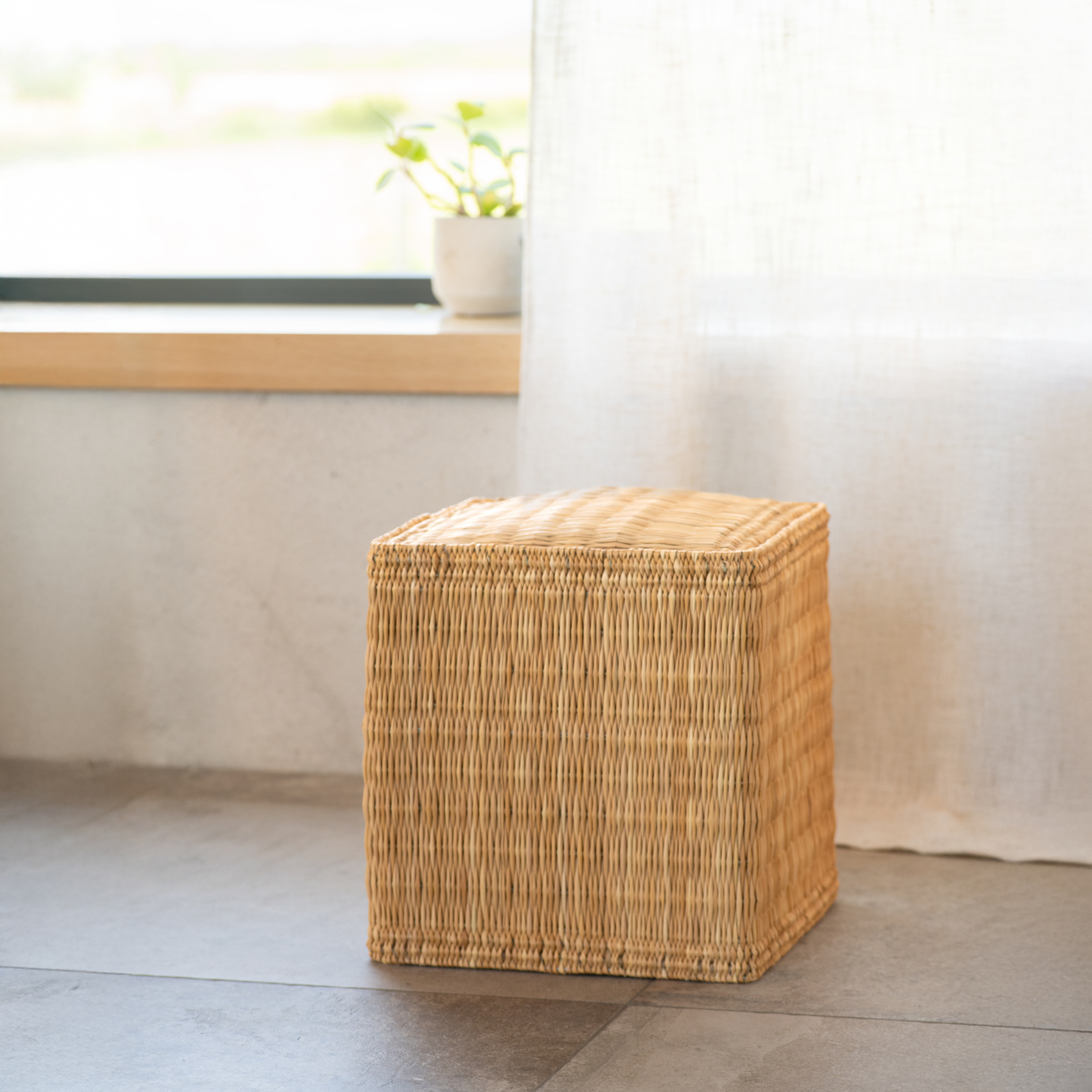 Pouf en paille tressée fait main — vue 5
