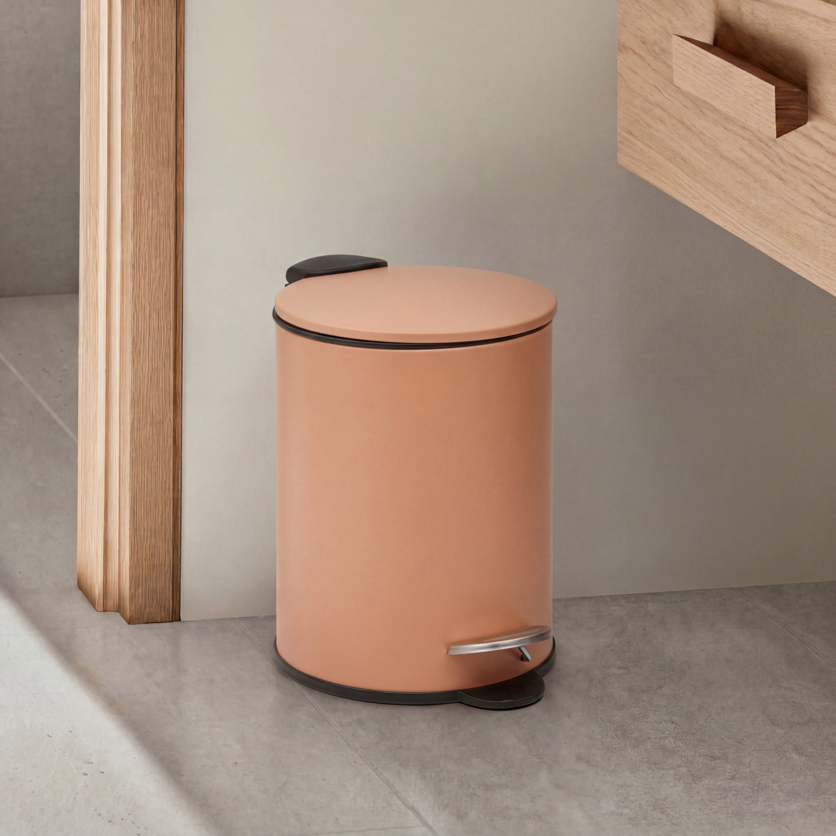 Poubelle de salle de bain à pédale en métal — vue 4