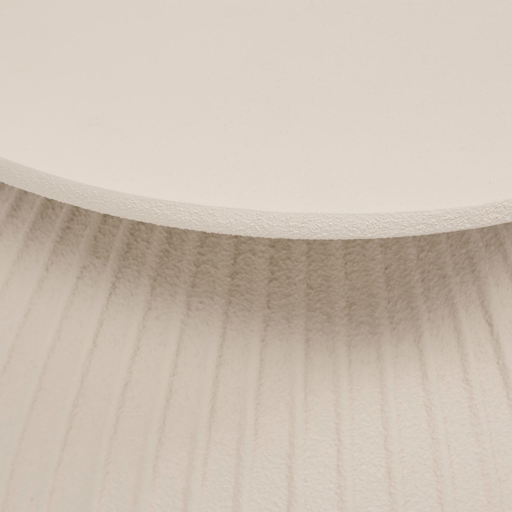 Table basse ronde en magnésie avec pied strié — vue 3