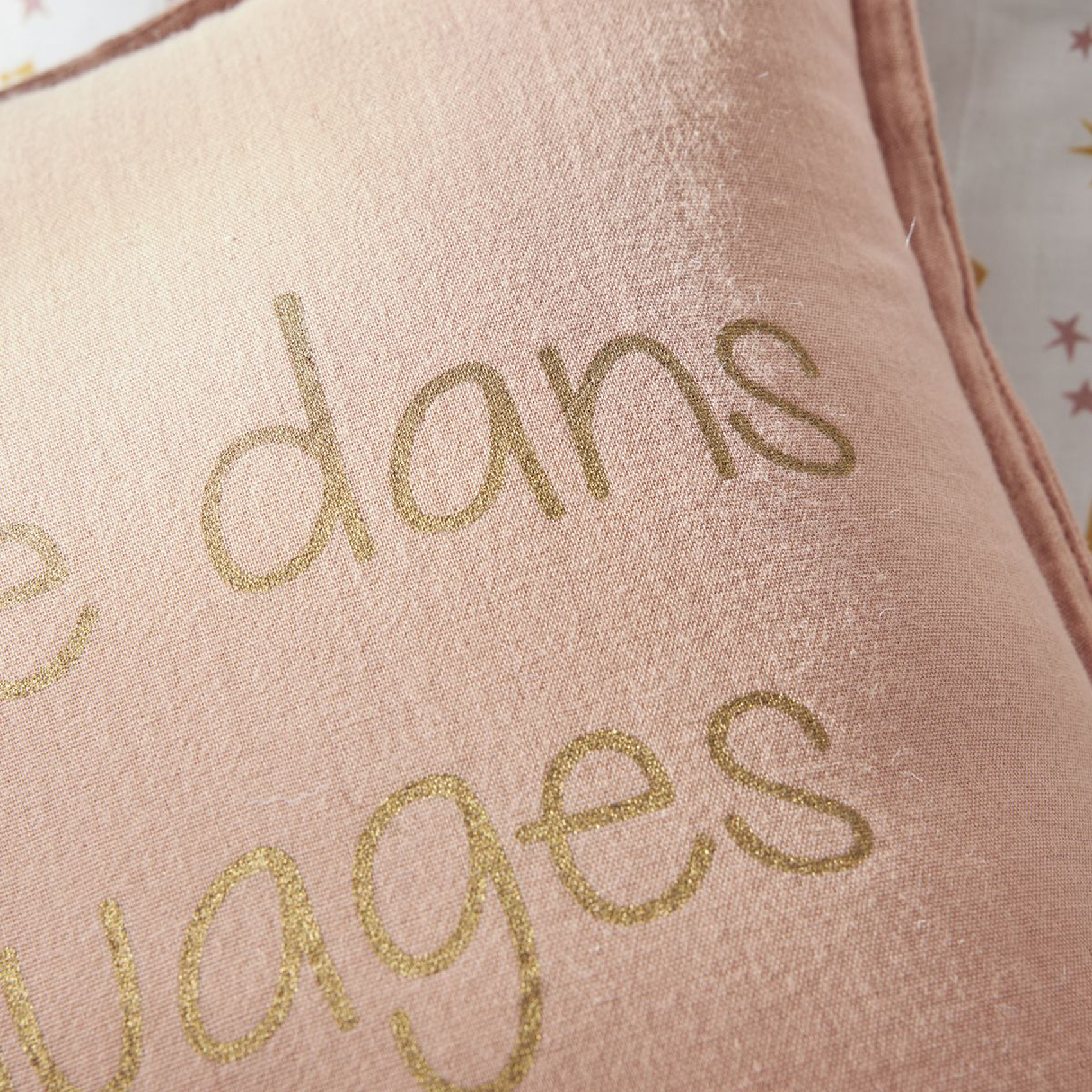 Coussin carré La tête dans les nuages — vue 3