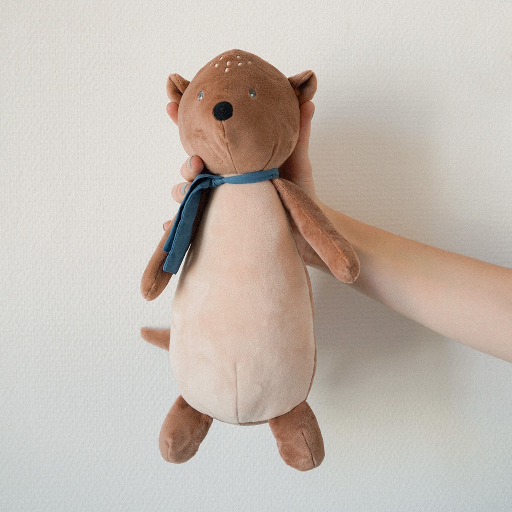 Peluche Lou la loutre — vue 3