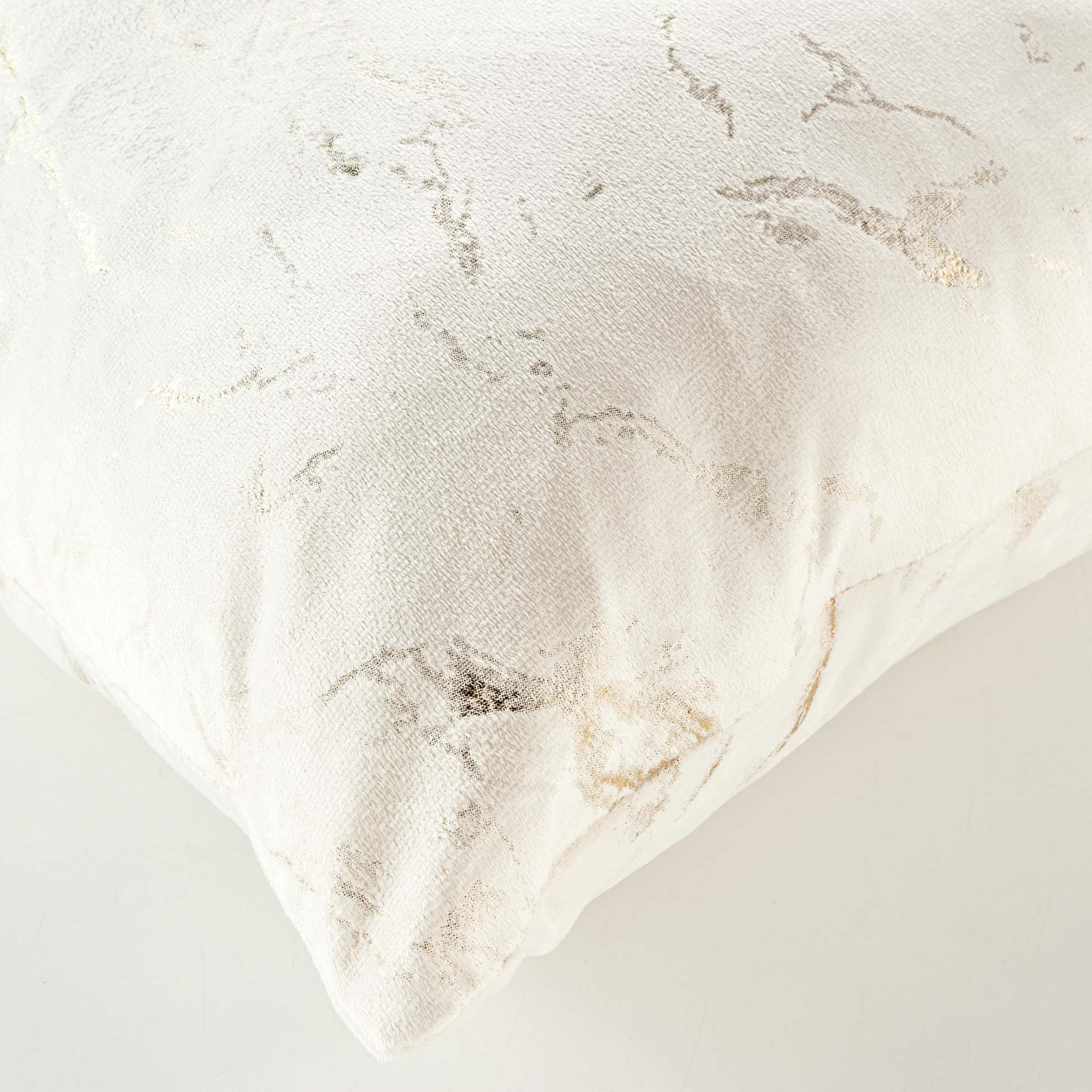 Coussin blanc effet marbré — vue 3