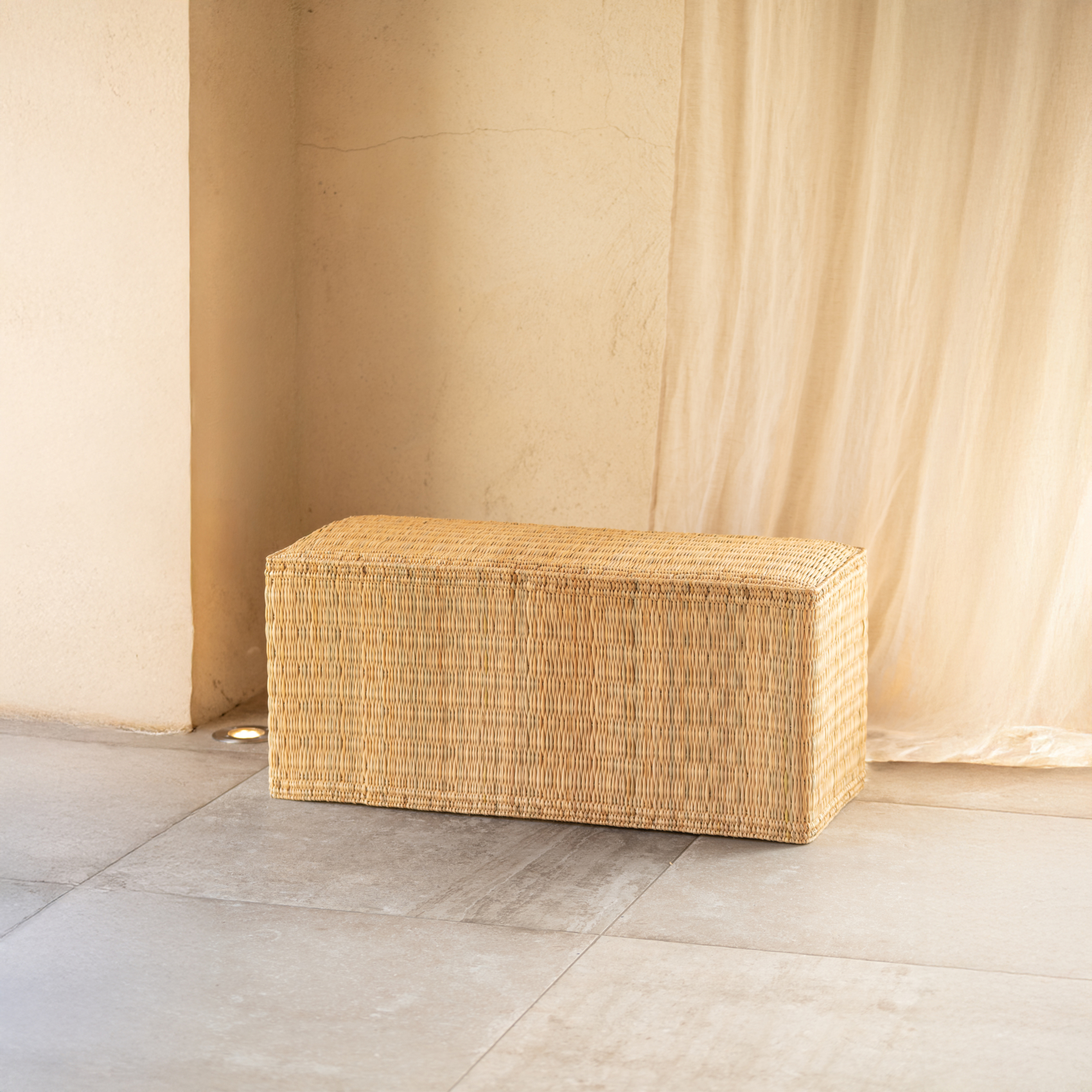 Banc en paille tressée fait main — vue 3