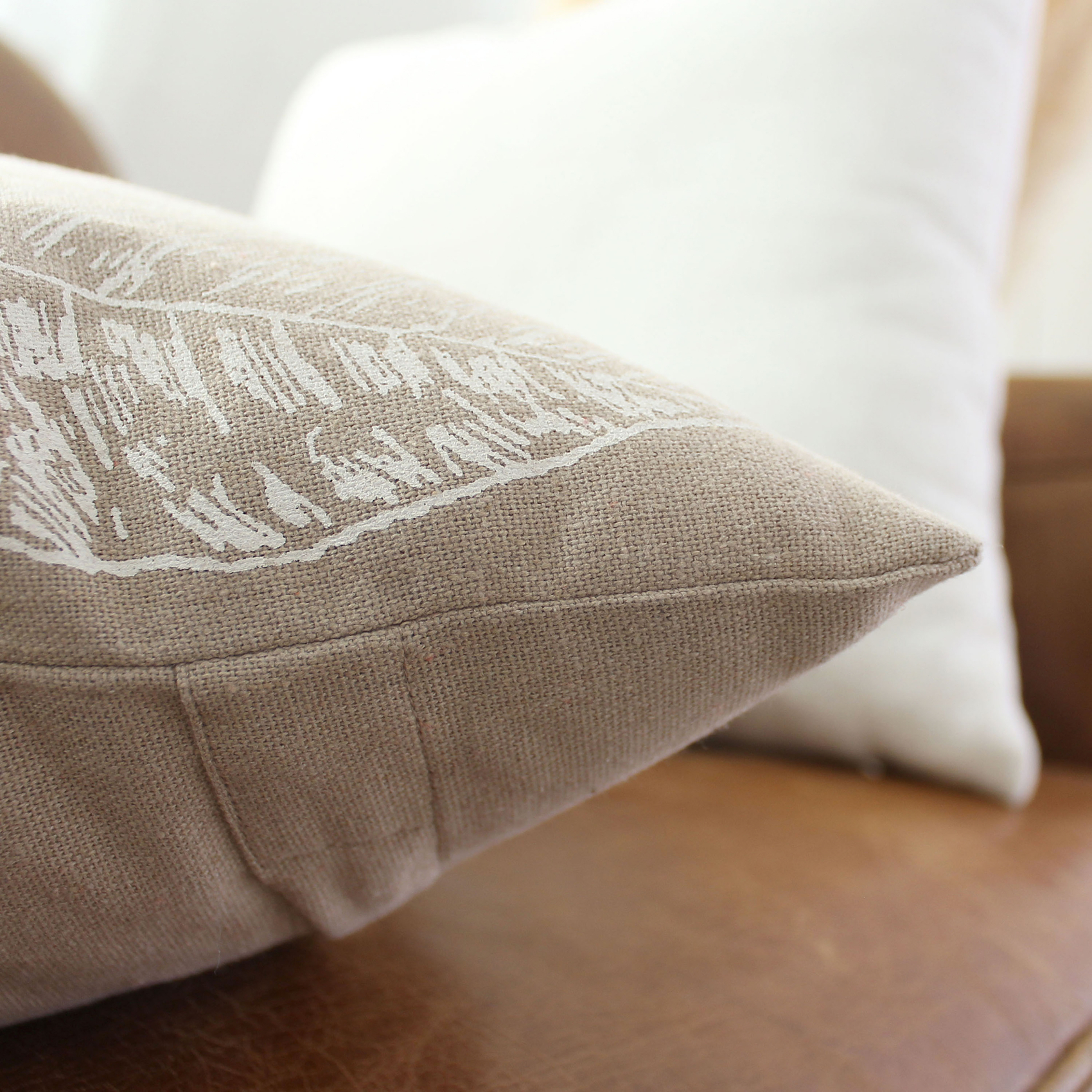 Coussin carré motif nature épuré — vue 6