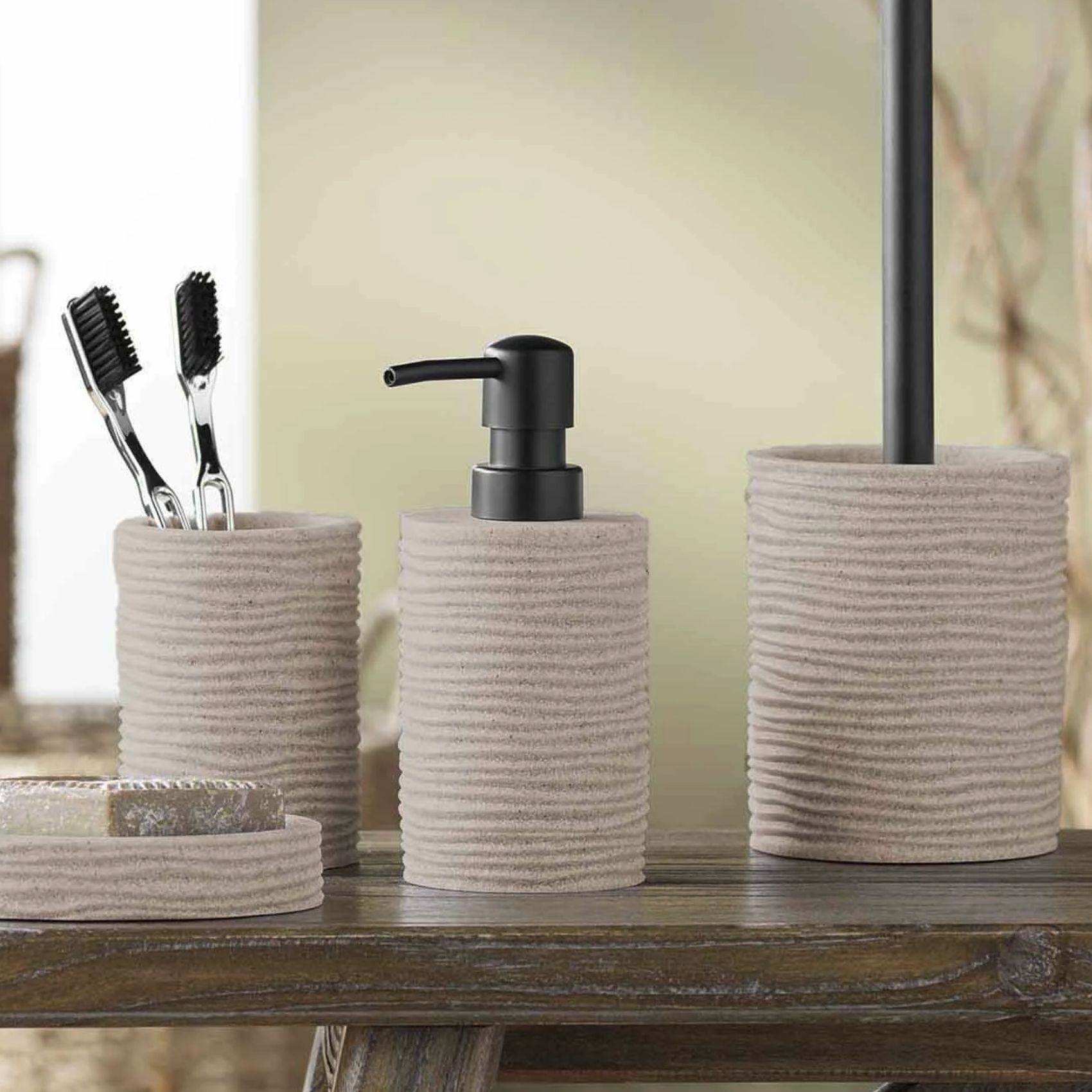 Distributeur de savon effet strié pour salle de bain — vue 4