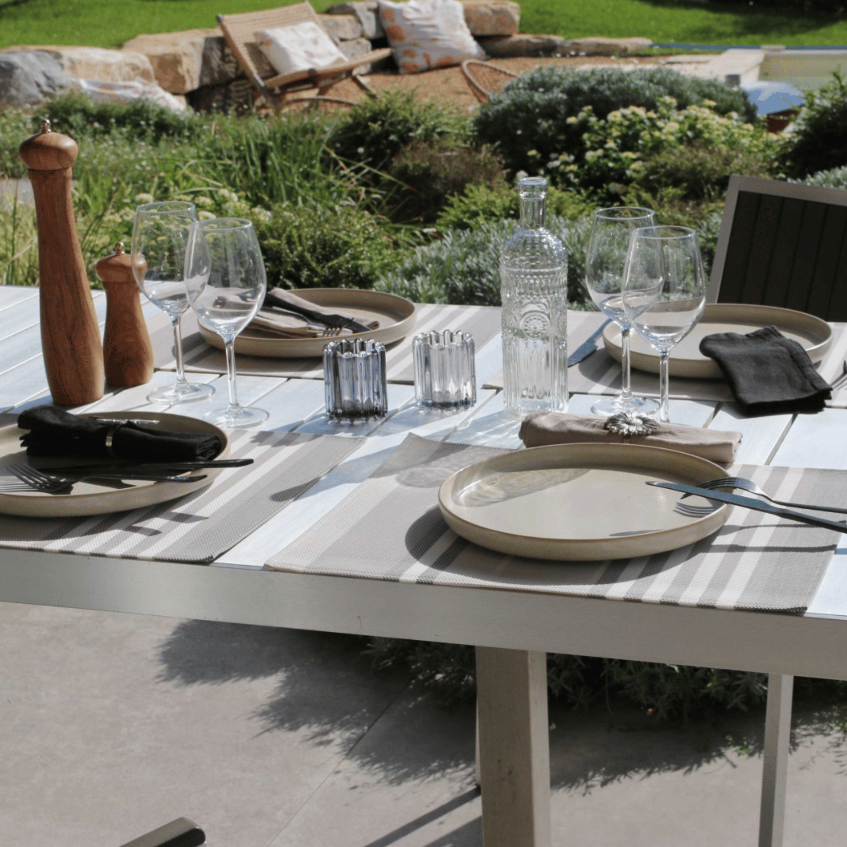 Set de table en plastique à rayures — vue 3