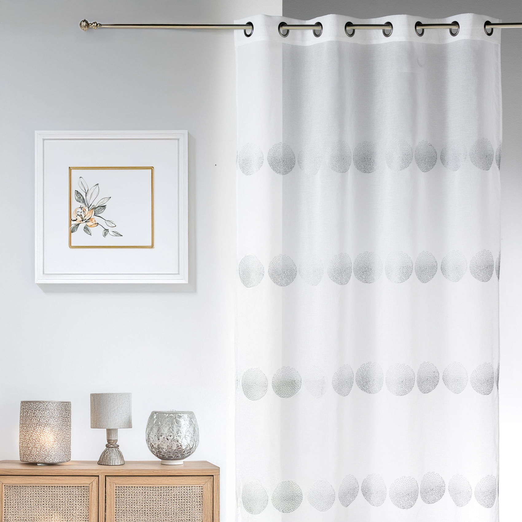 Voilage en étamine brodé de rayures horizontales à pois