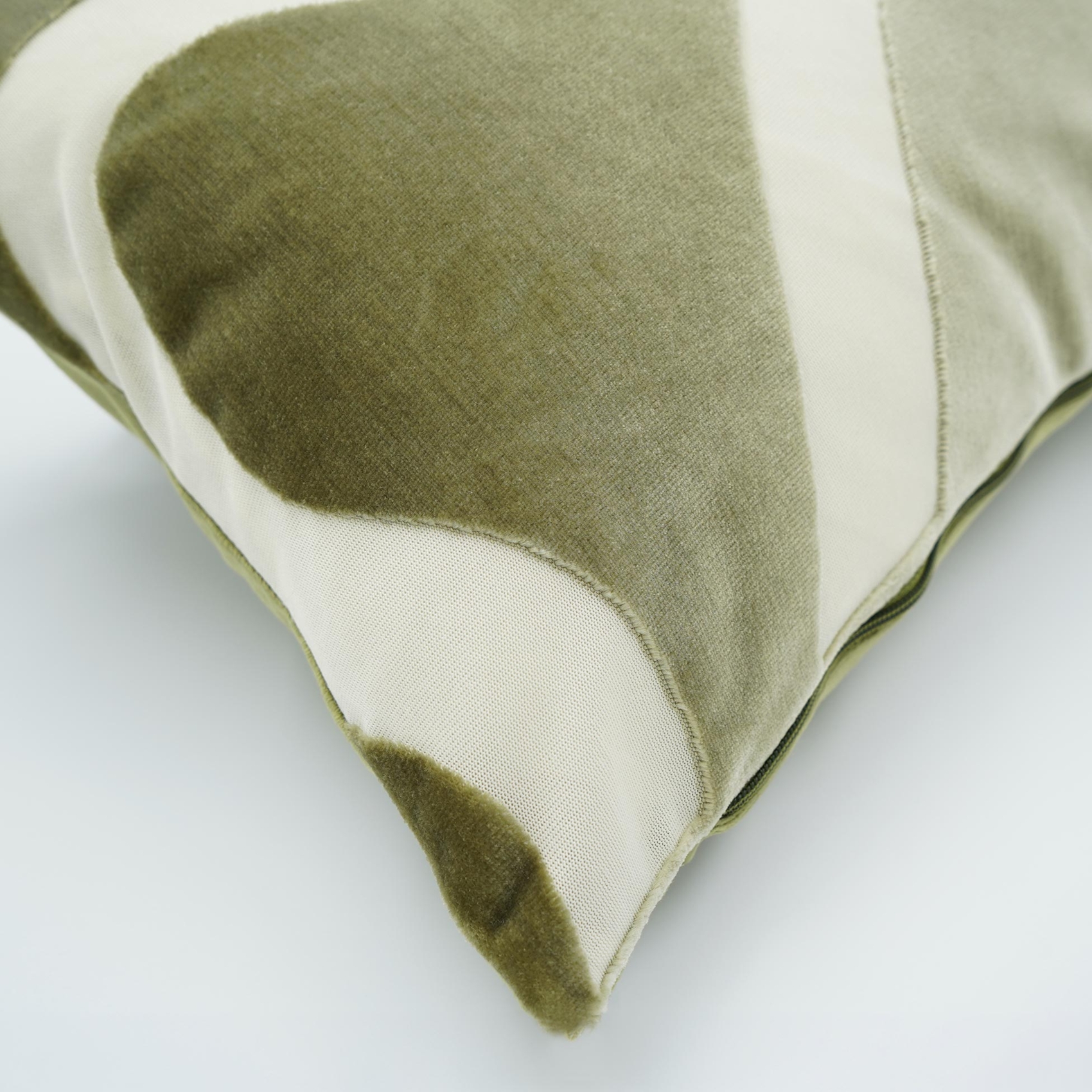 Coussin rectangulaire en velours à motif abstrait — vue 4