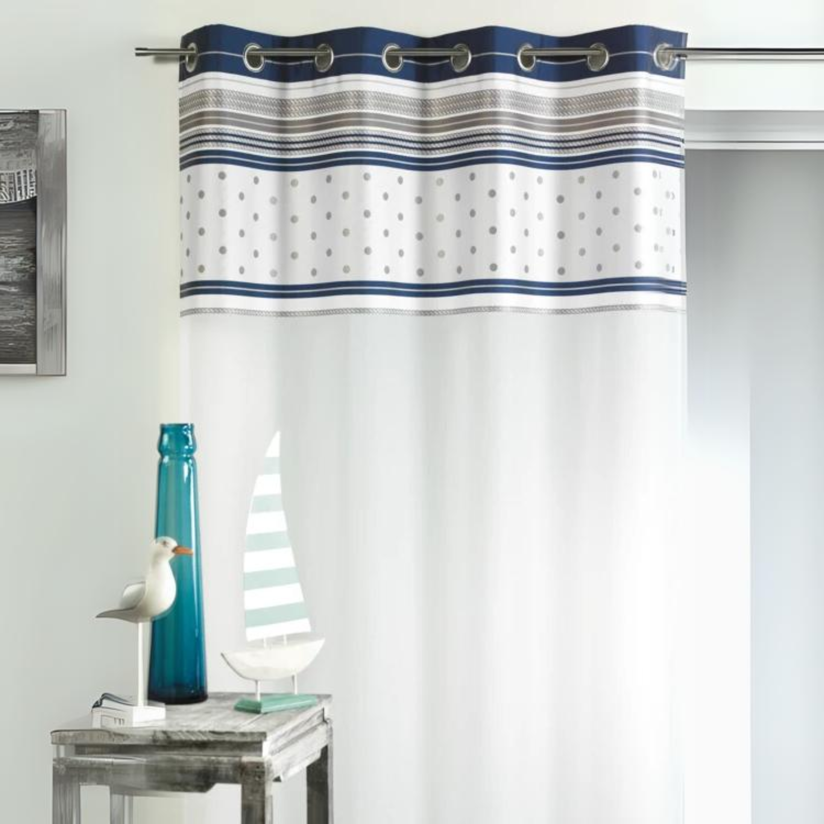 Voilage en voile avec parement à rayures horizontales