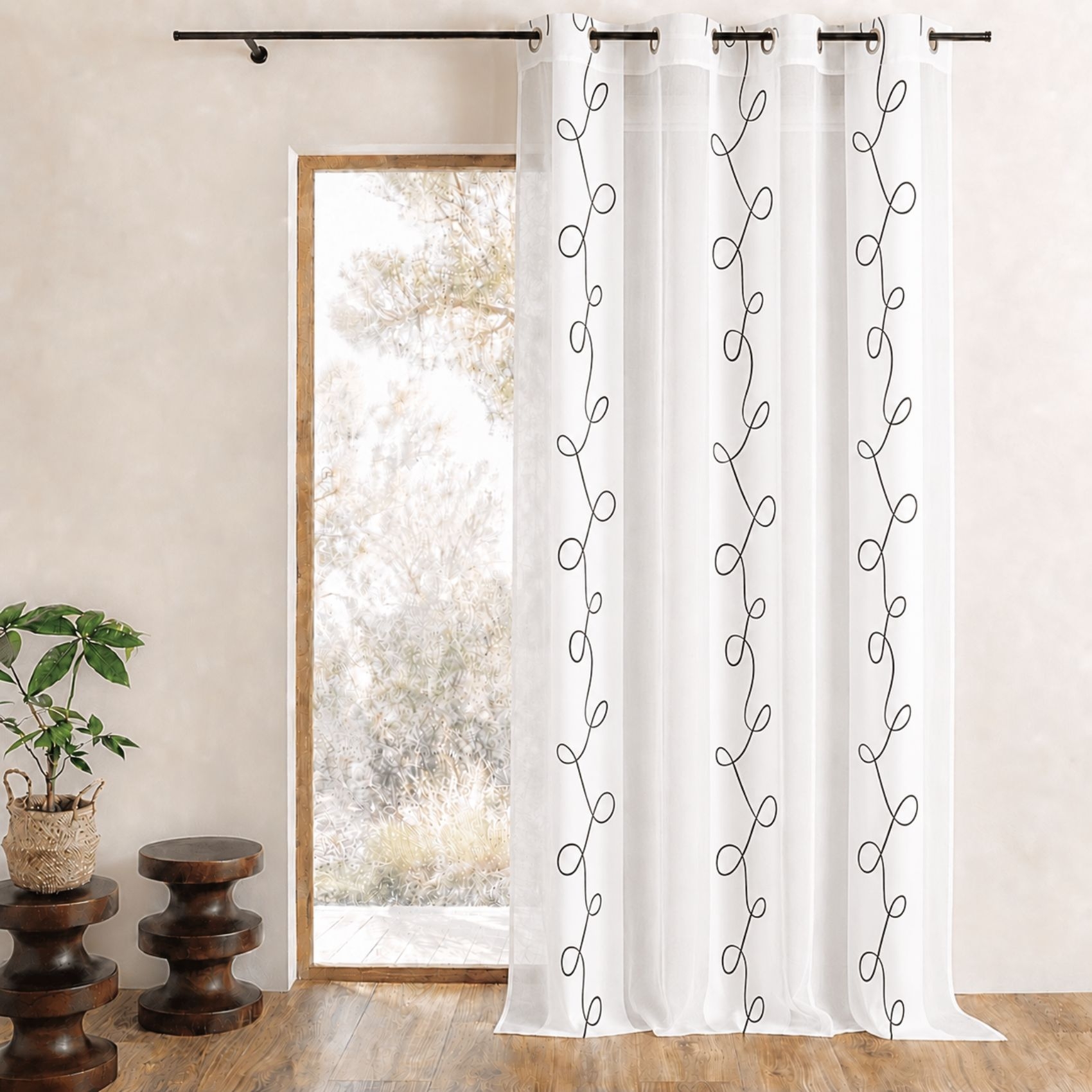 Voilage organza dévoré motif rayures et fils