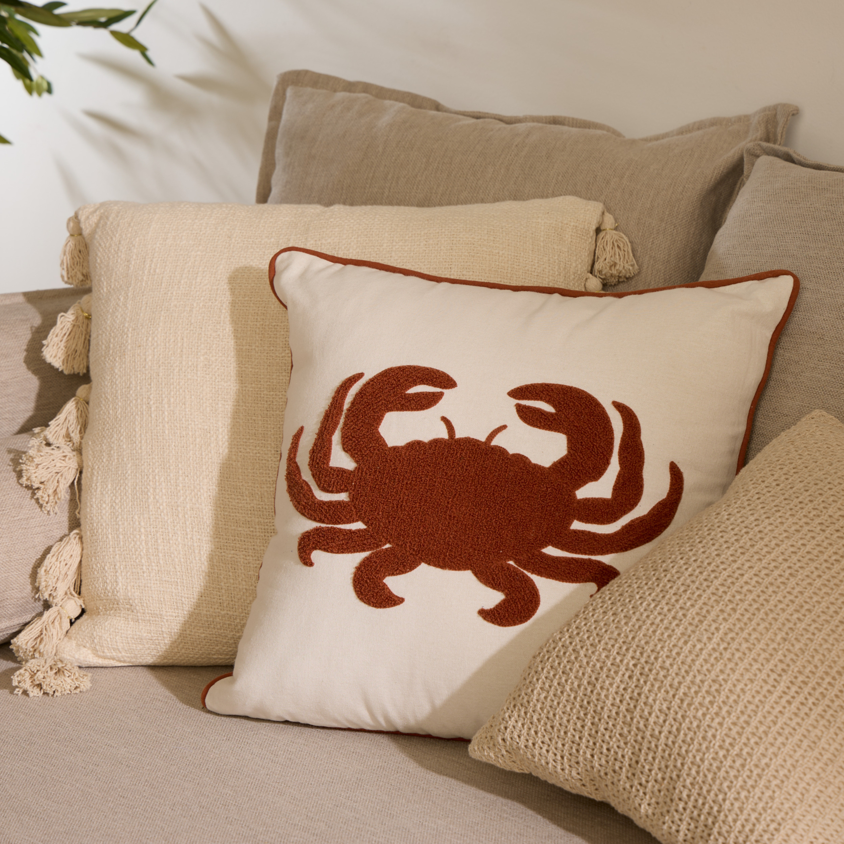 Coussin crabe brodé en coton — vue 4