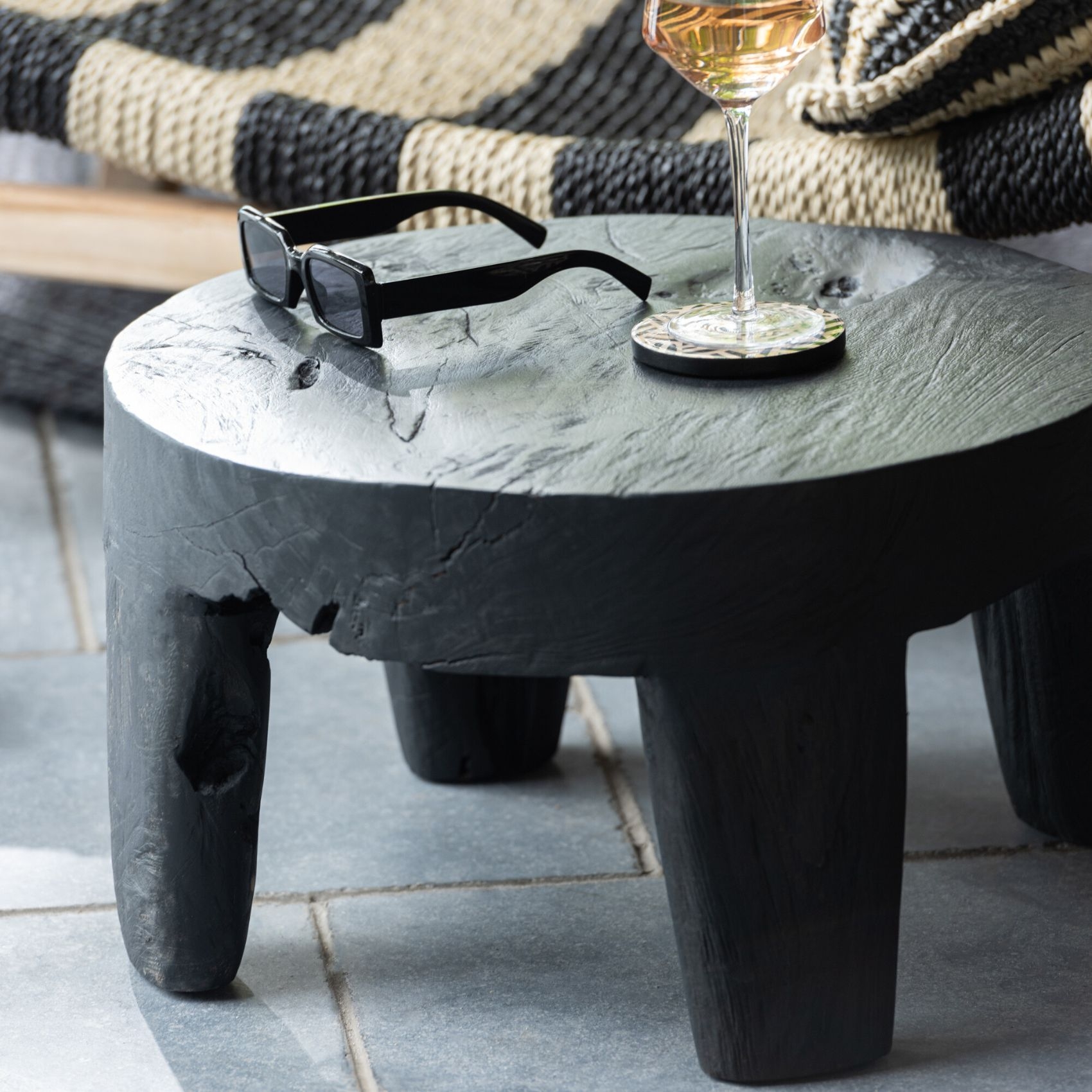 Set de 2 tables basses rondes en bois de teck — vue 4