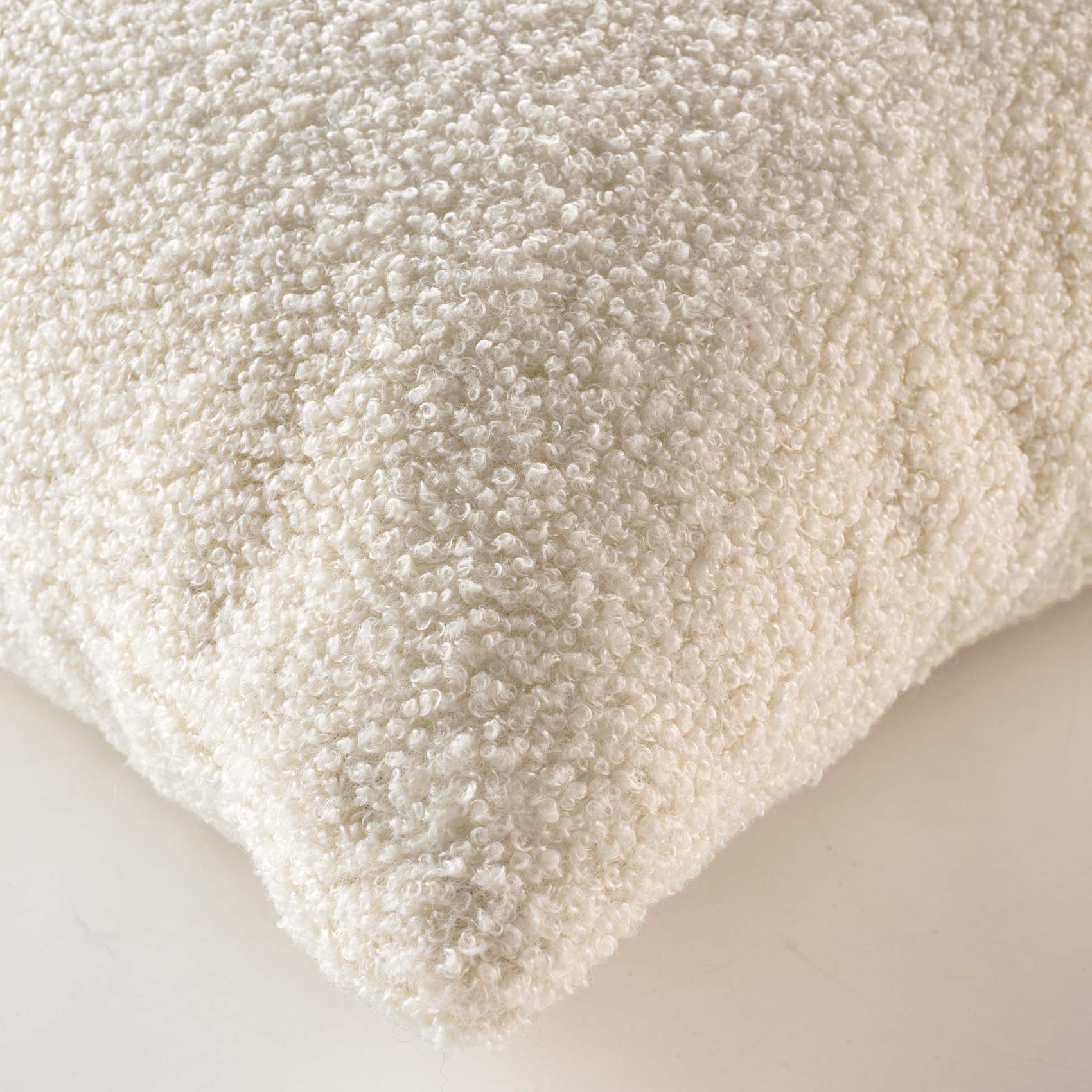 Coussin déhoussable en bouclette unie — vue 6