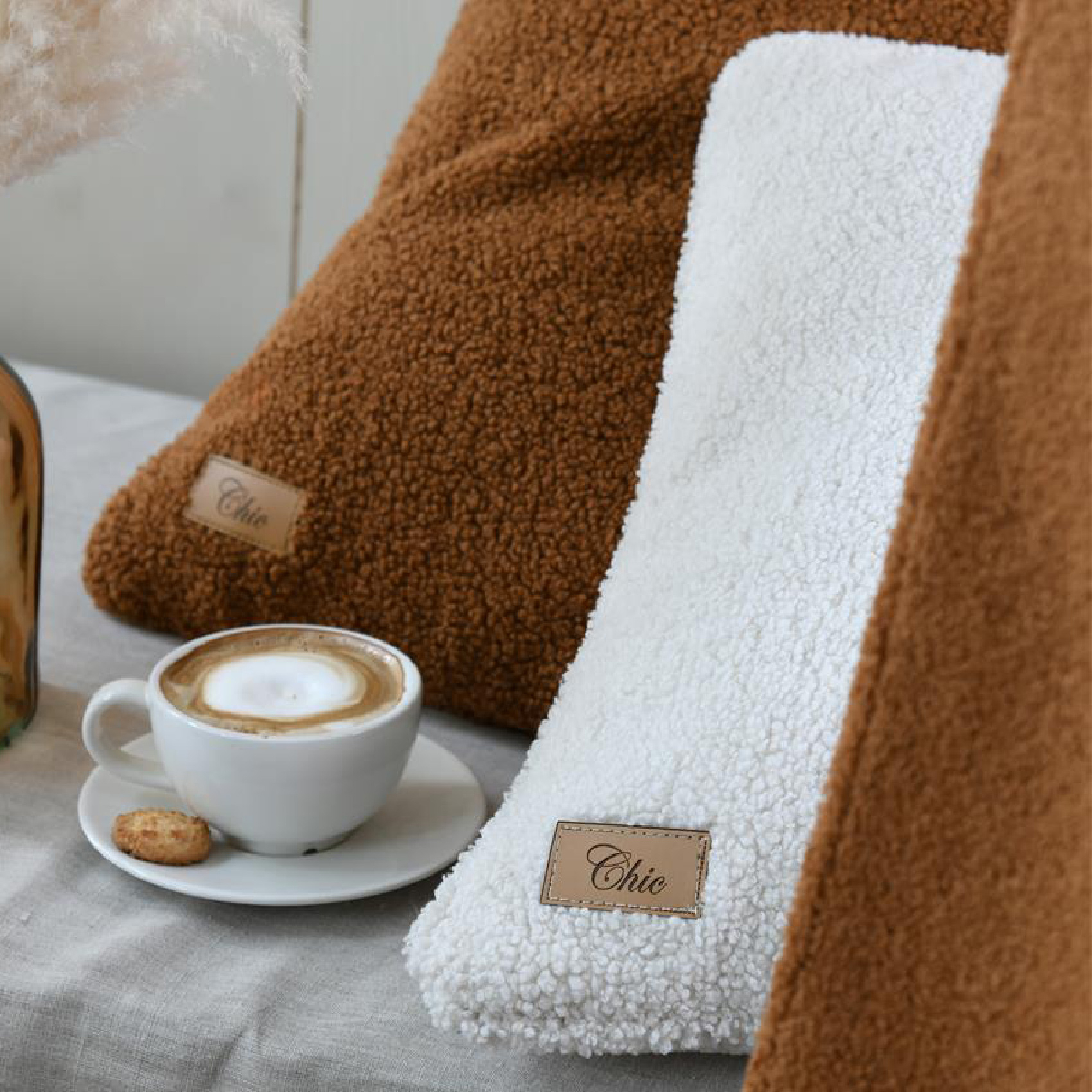 Coussin carré effet bouclette — vue 3