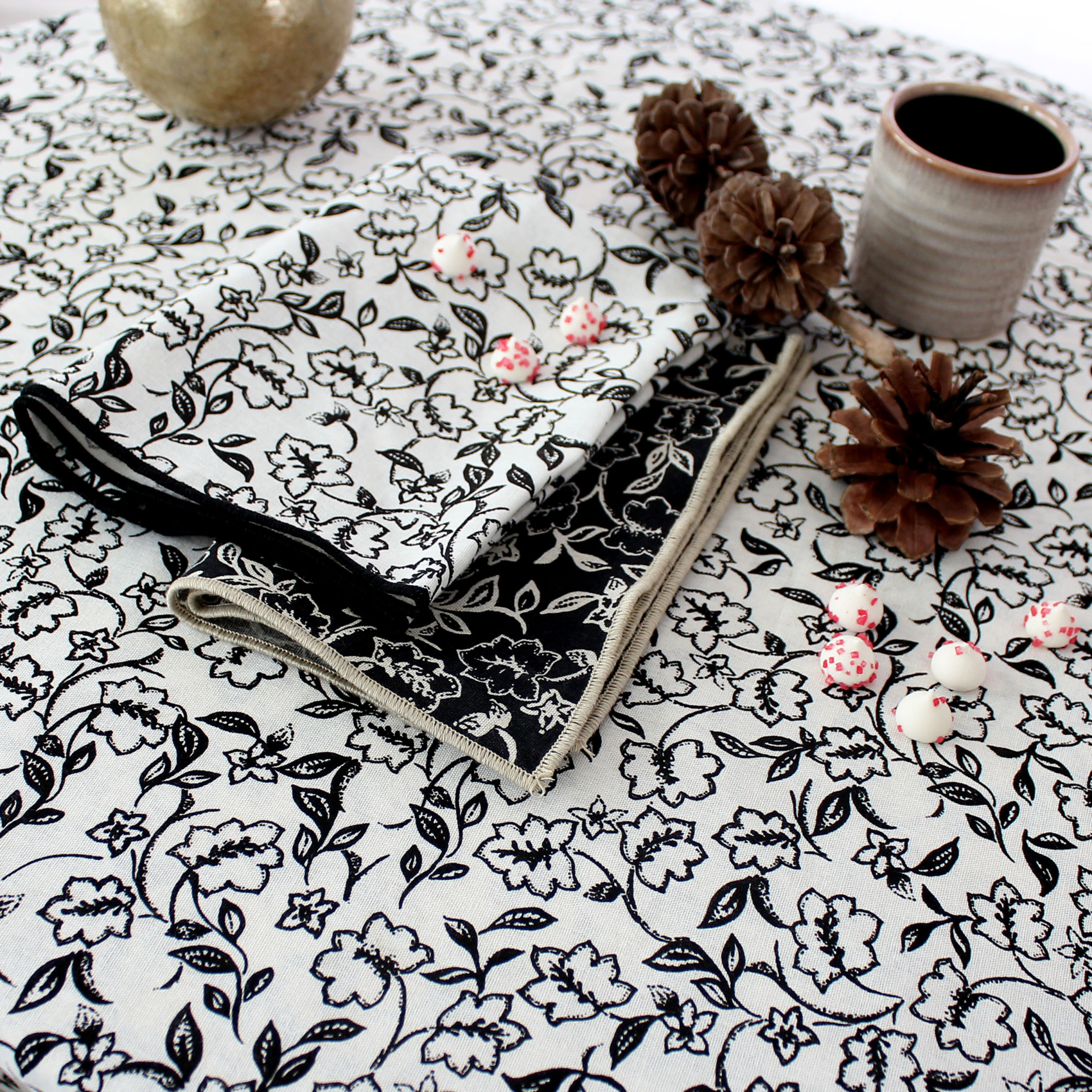 Lot de 4 serviettes de table motif fleuri — vue 4