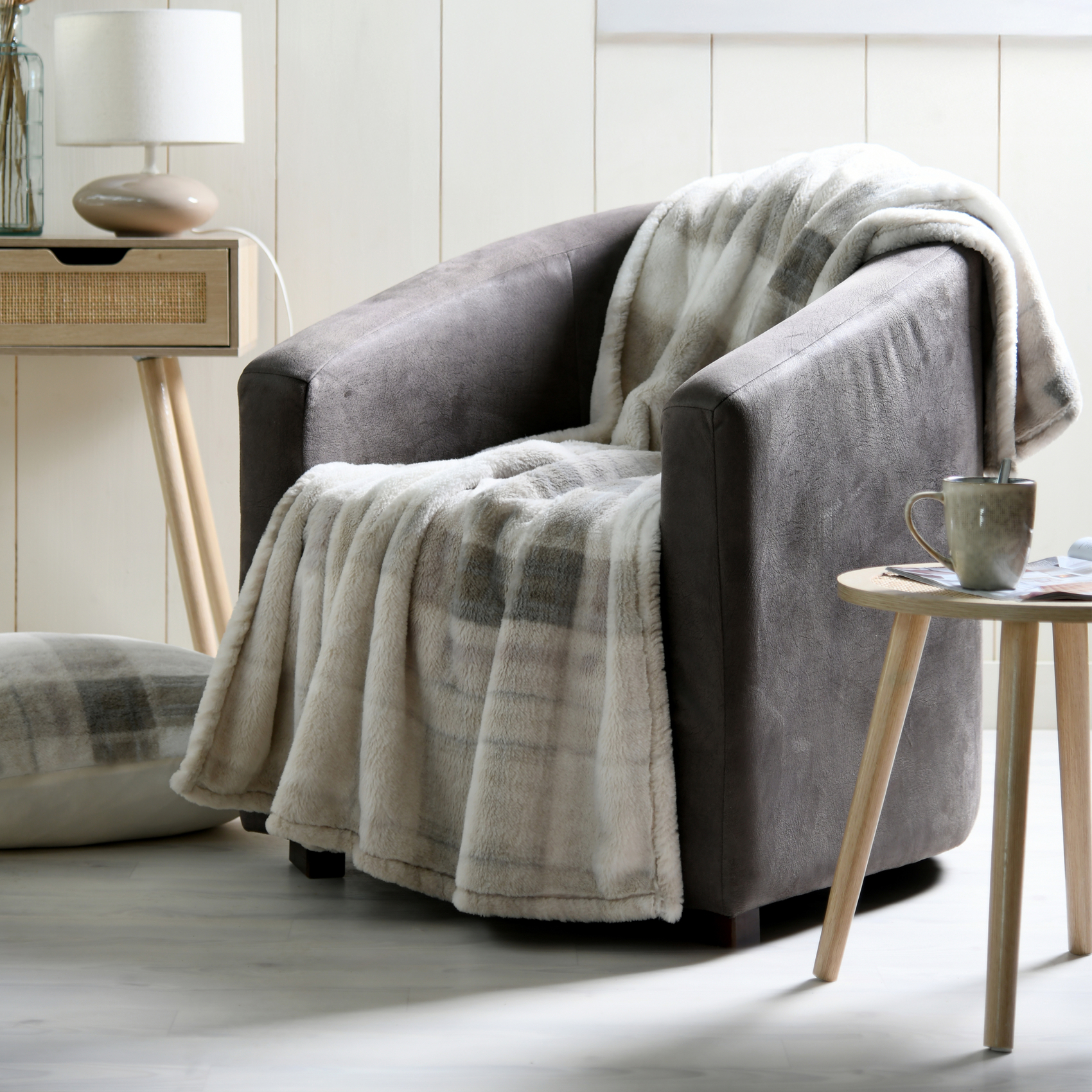 Plaid à carreaux écossais en imitation fourrure — vue 6