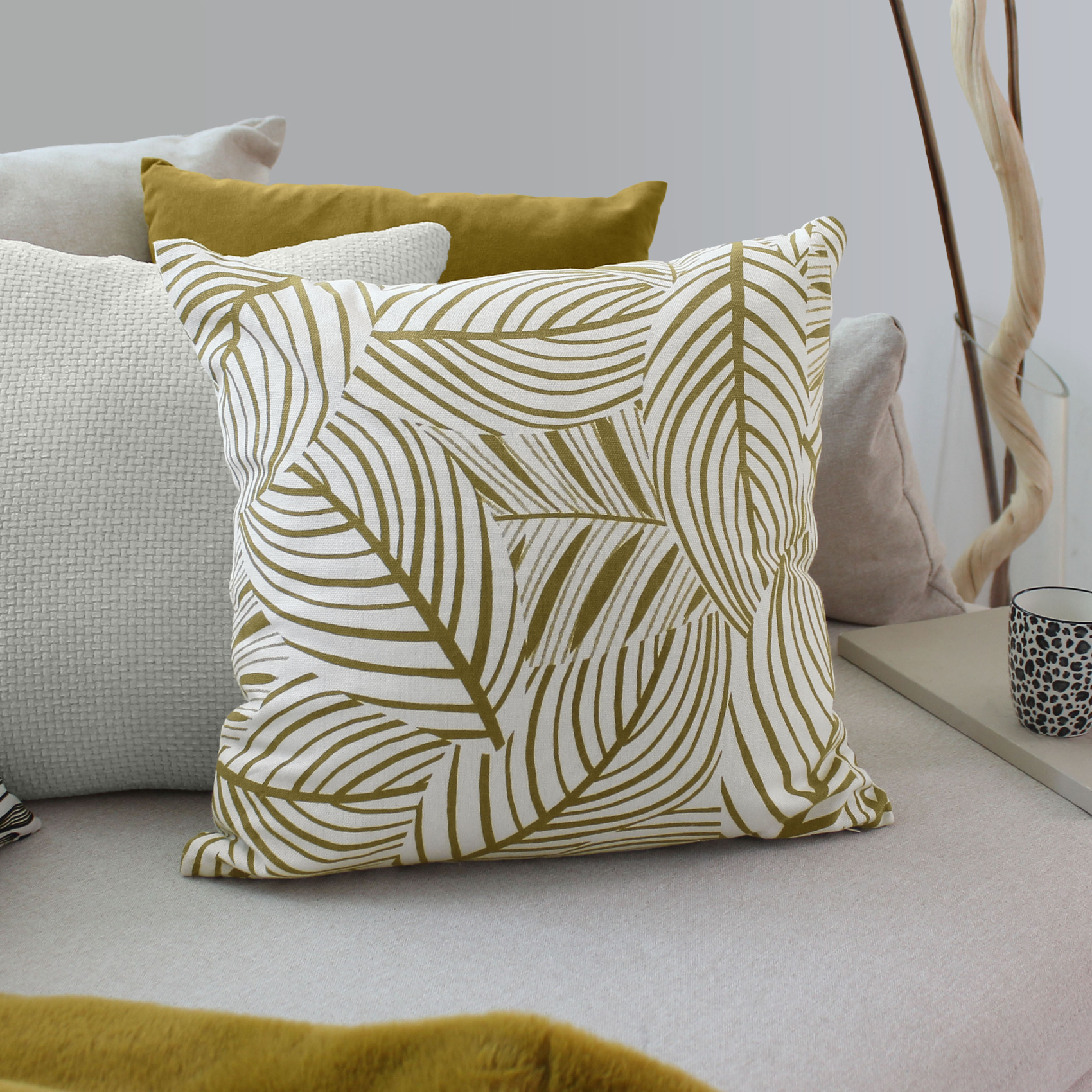 Coussin décoratif feuillage graphique en coton recyclé — vue 6