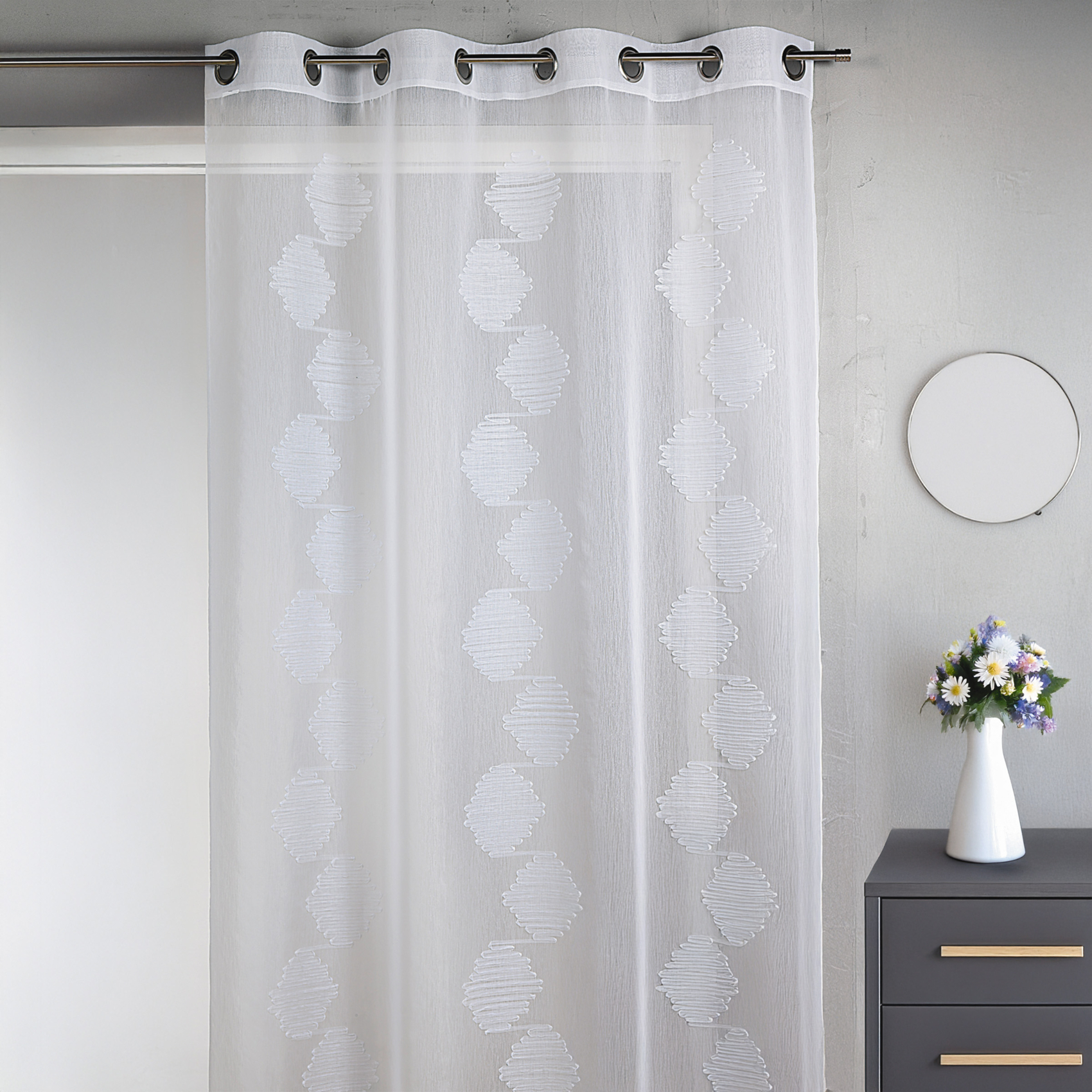 Voilage fantaisie brodé ton sur ton