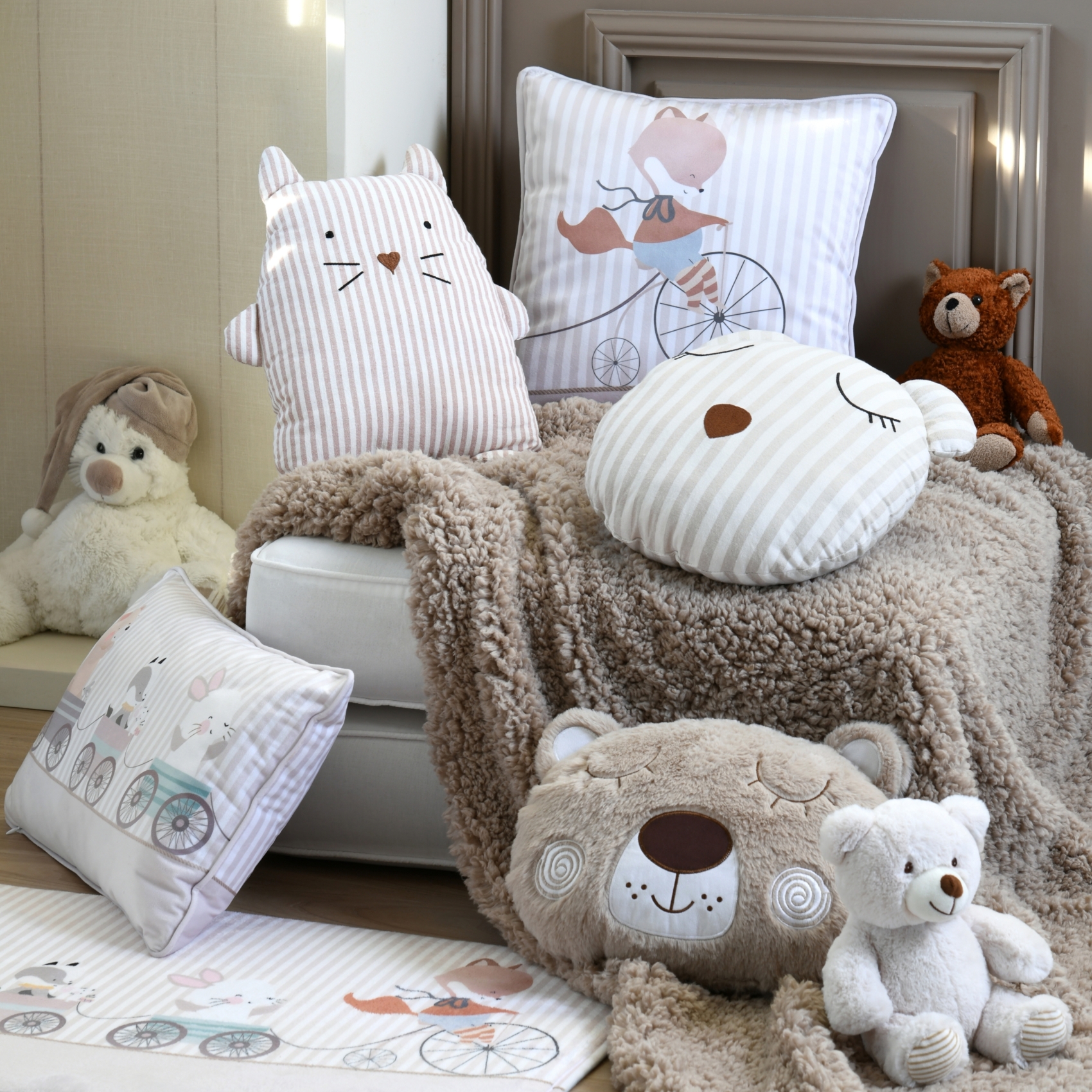 Coussin rayé en forme d'ours — vue 4