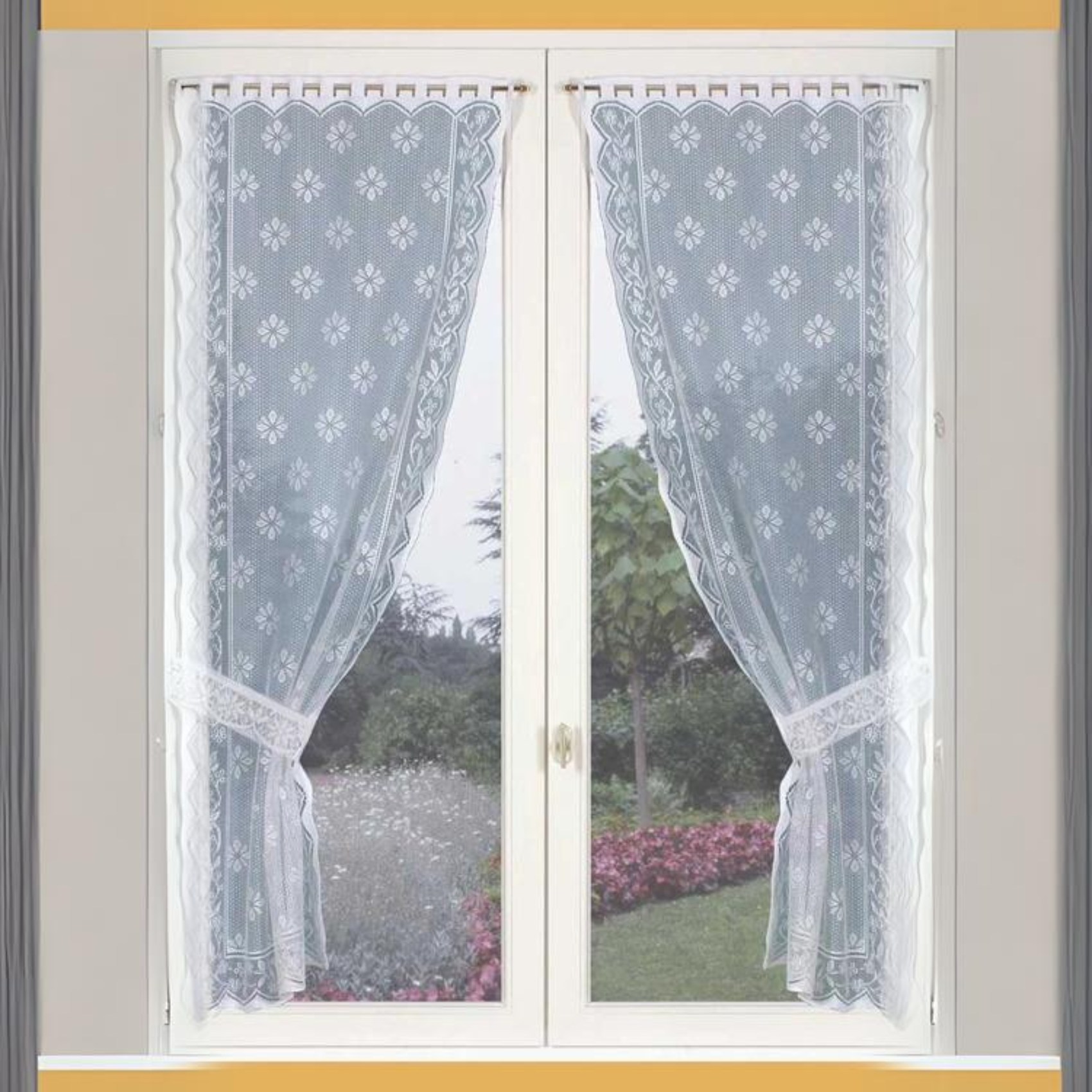 Paire de Rideaux Bonne-Femme avec Embrasses