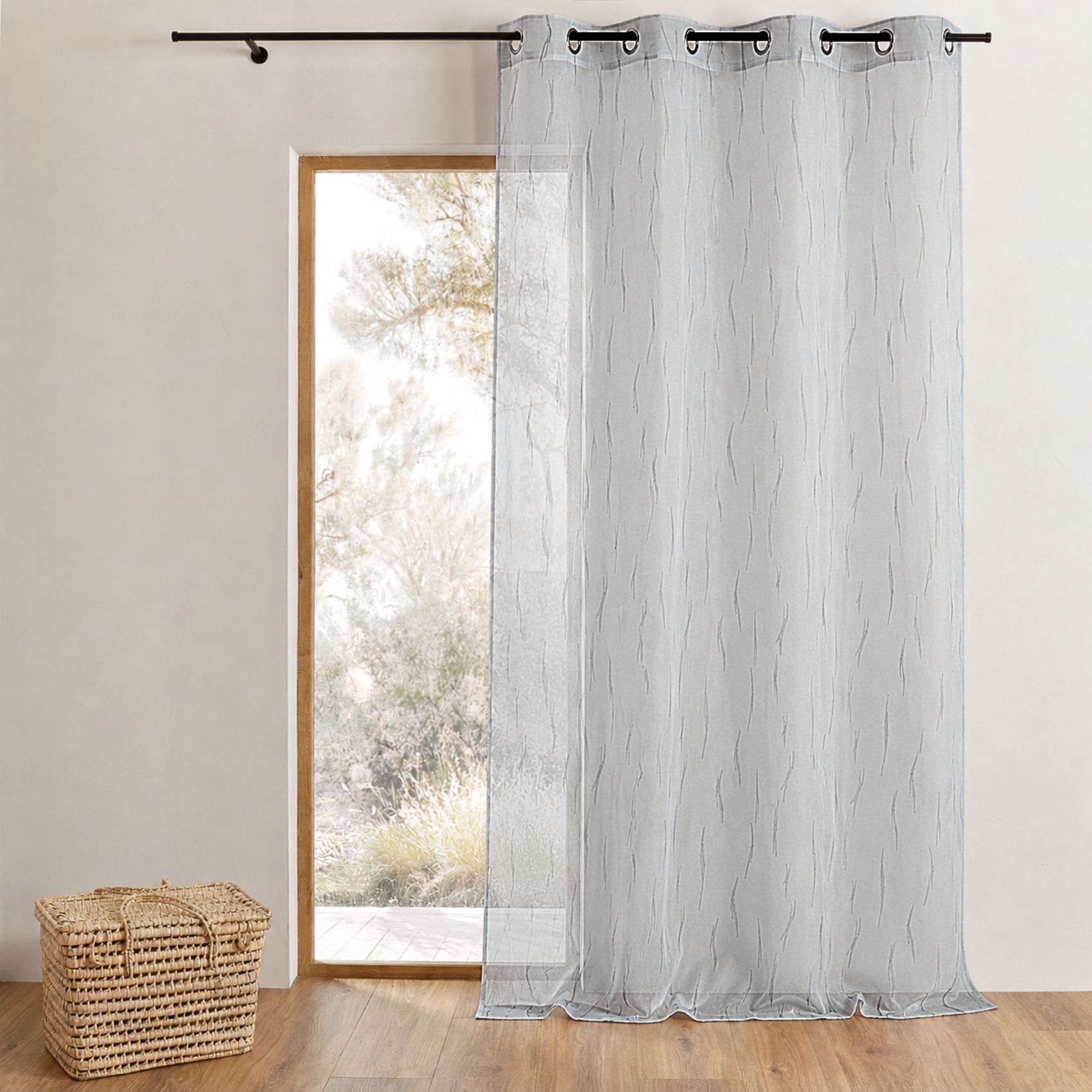 Voilage gris organza brodé motif de brindilles