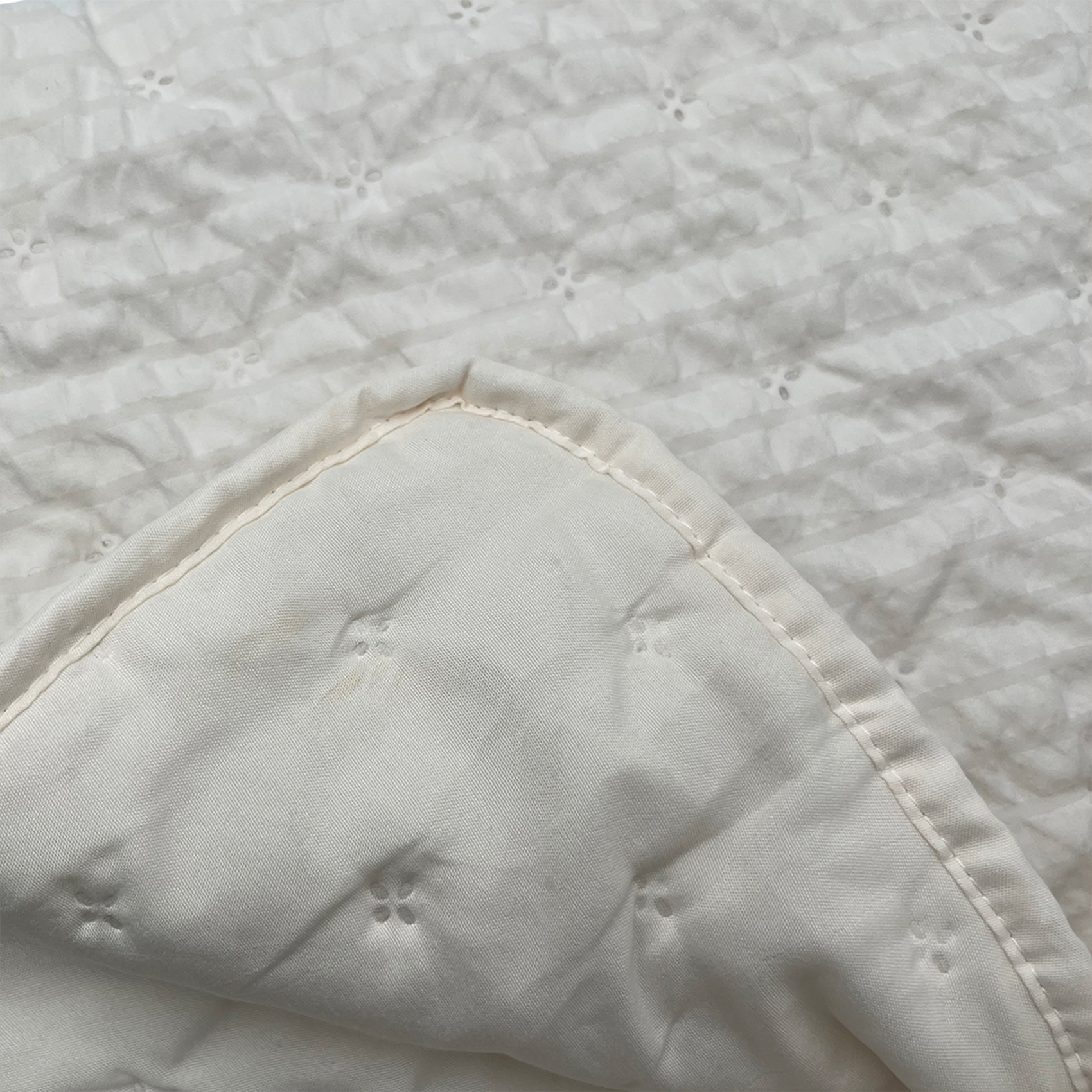 Edredon ou jeté de lit matelassé microfibre — vue 3