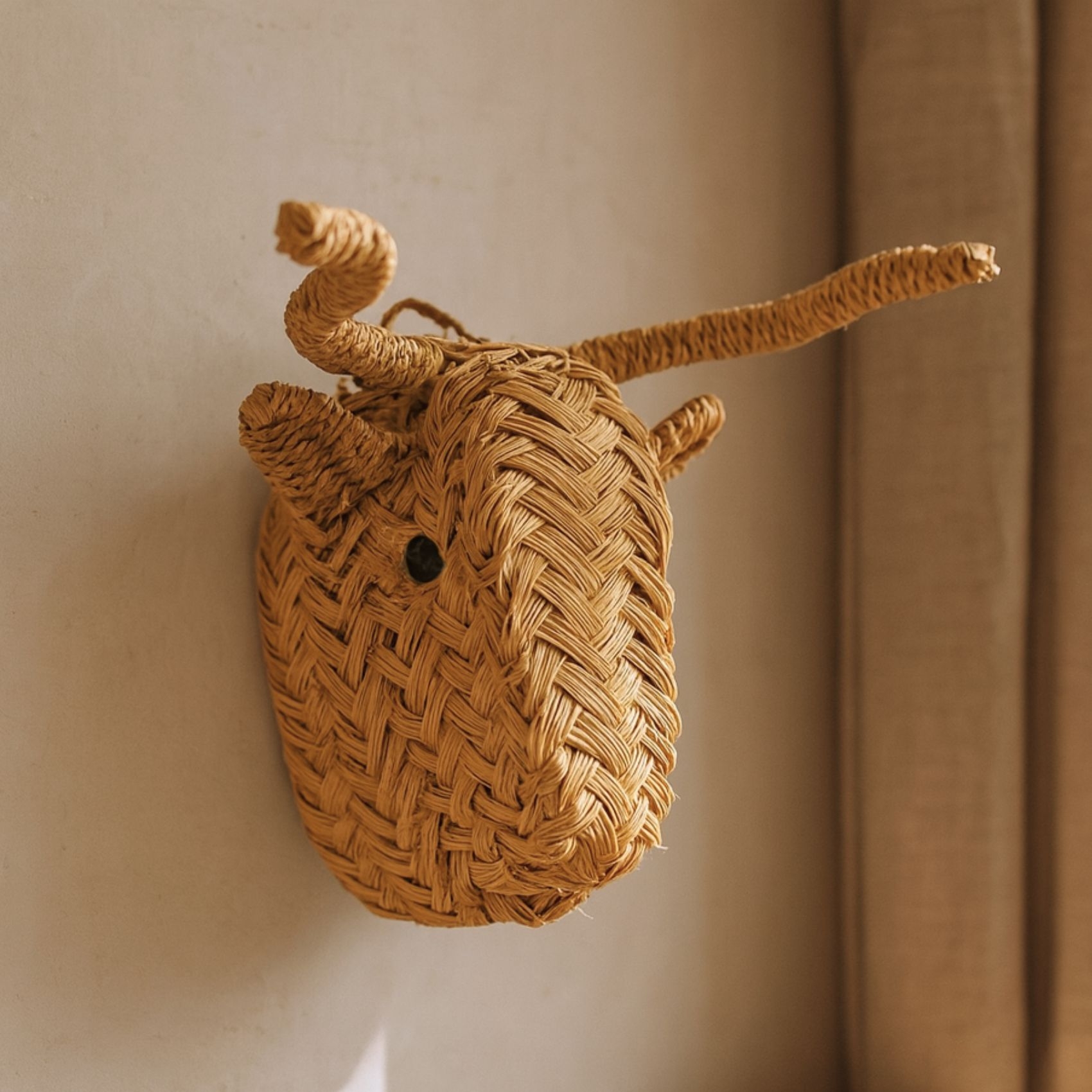 Déco murale petite tête de Taureau en paille — vue 5