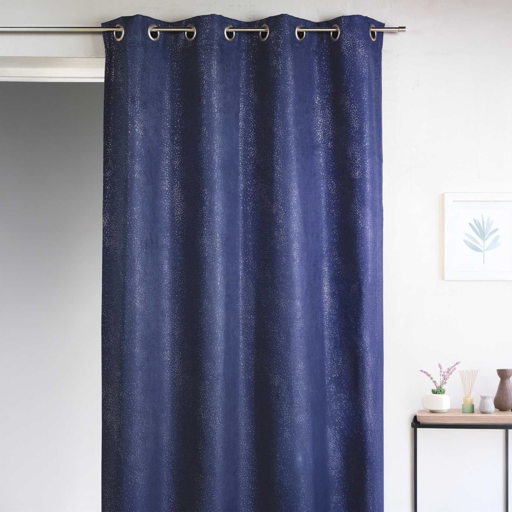 Rideau en suédine imprimée aux reflets argentés