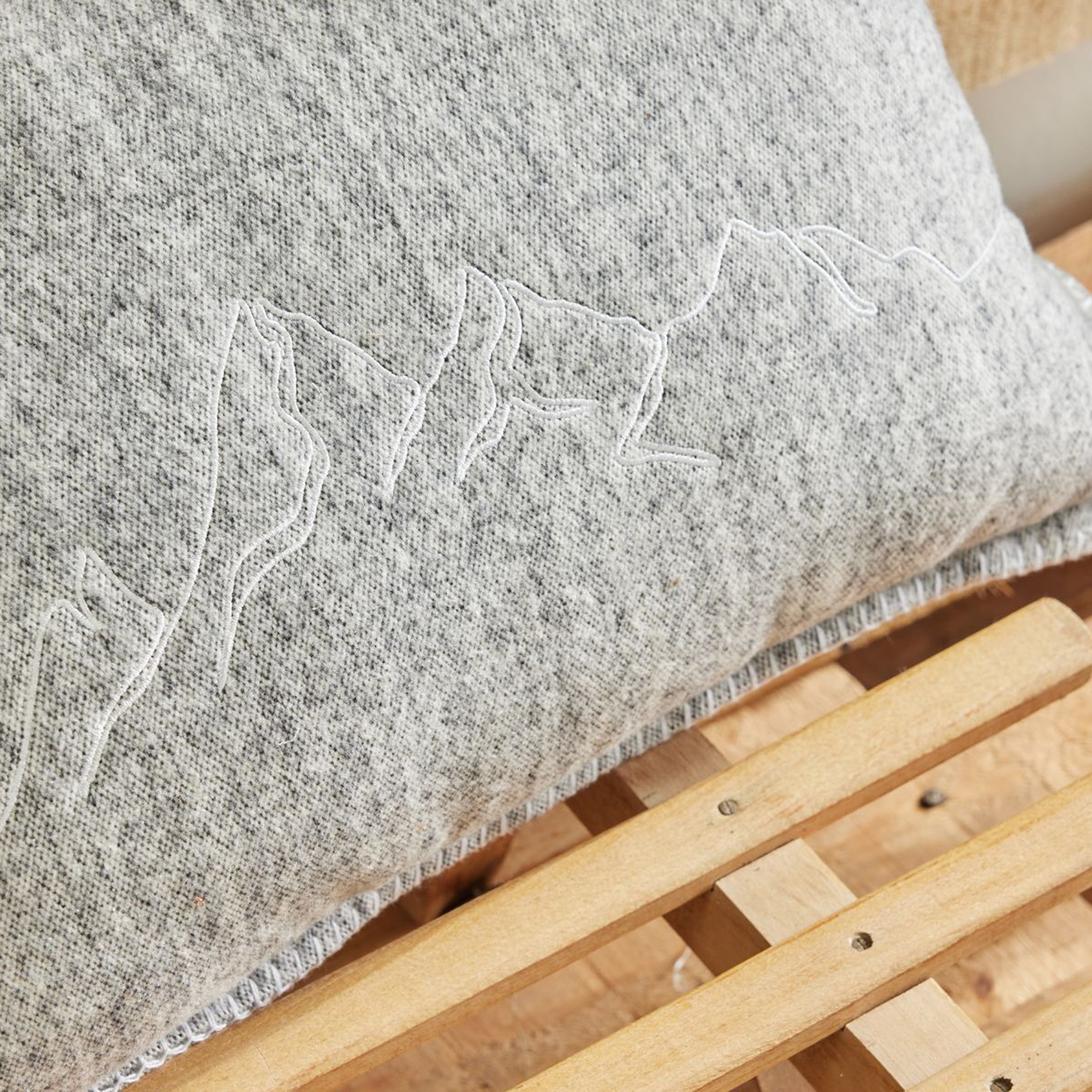 Coussin rectangulaire montagnes en coton brossé — vue 3