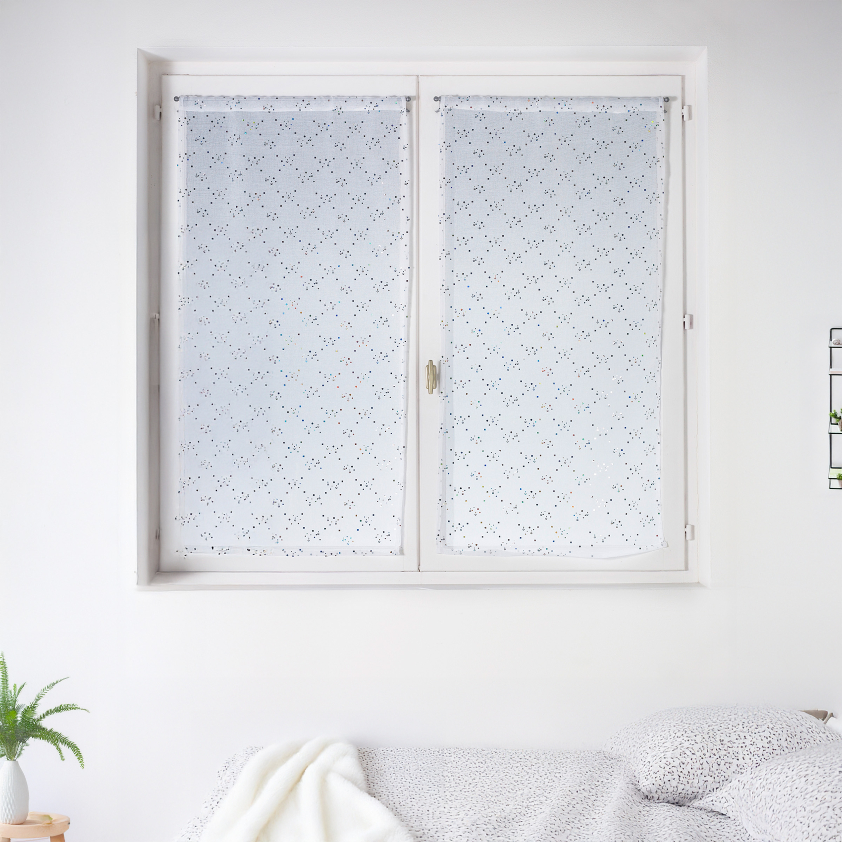 Petits voilages à la Paire en Etamine Motifs Petits Points