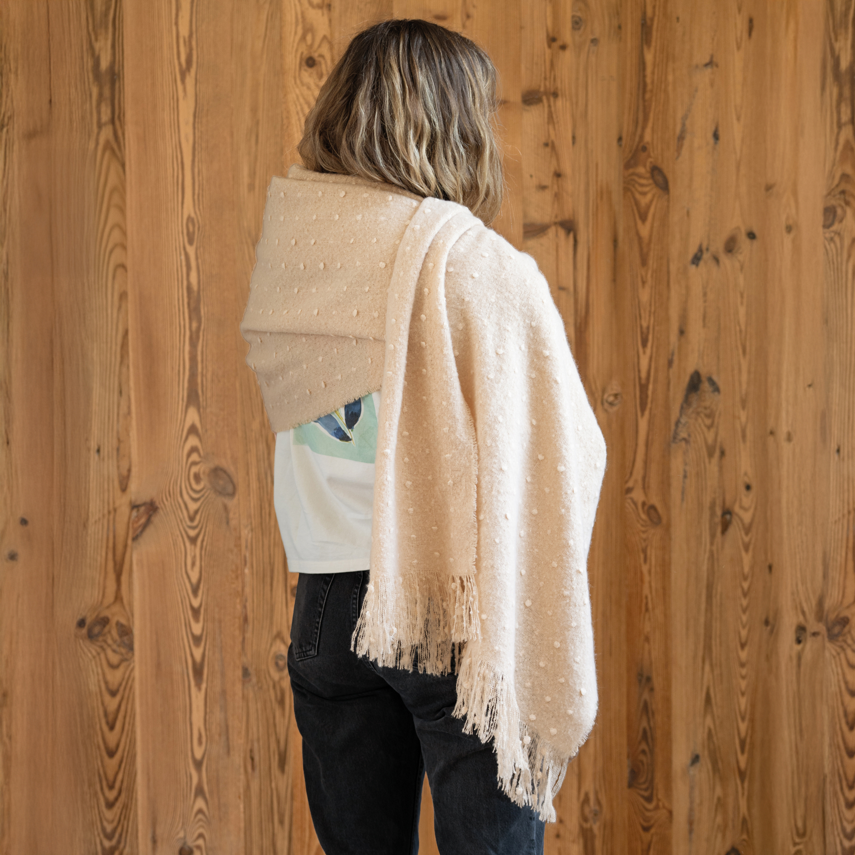 Chemin de lit / Étole aspect mohair à pois — vue 4