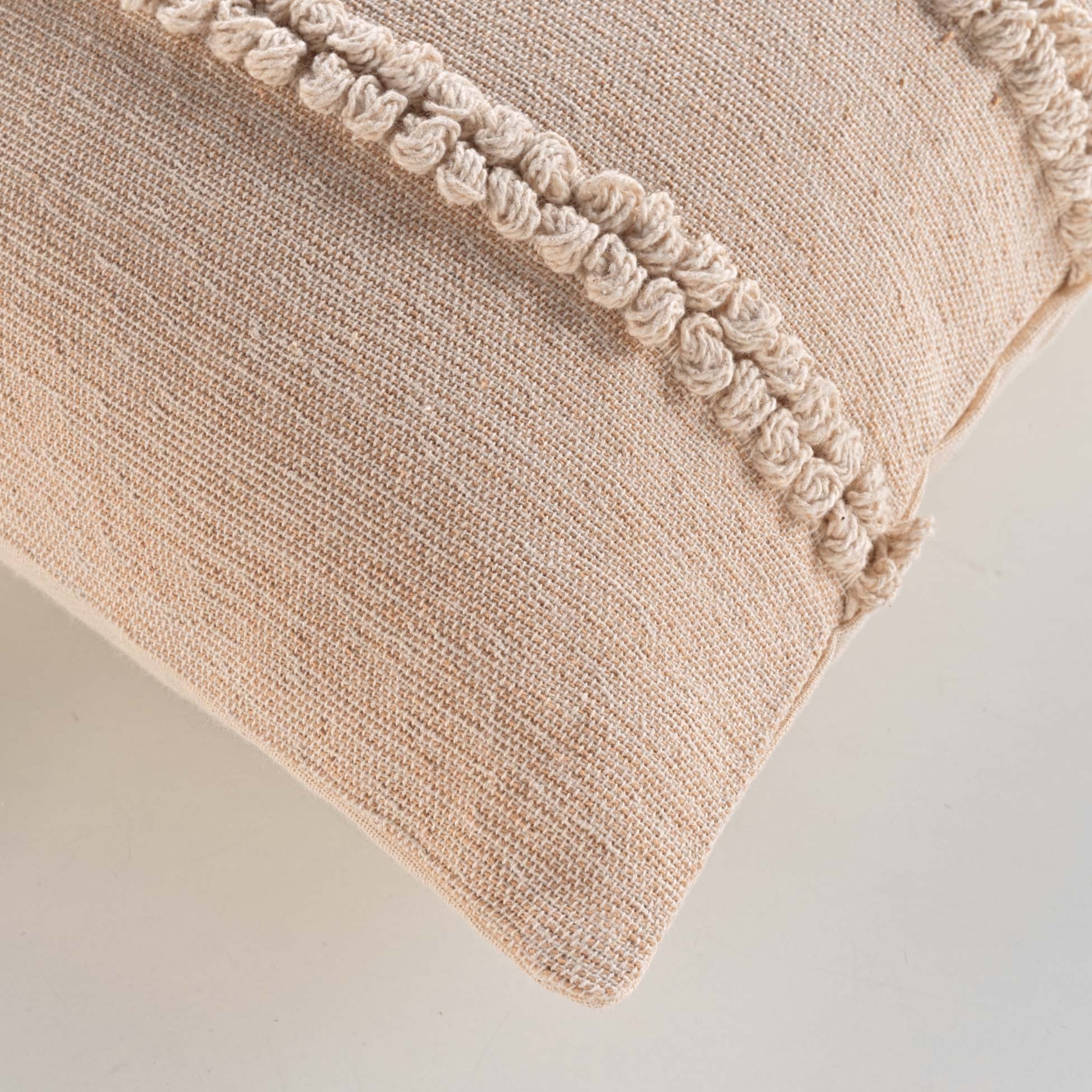 Coussin déhoussable en polycoton avec bandes bouclées — vue 3