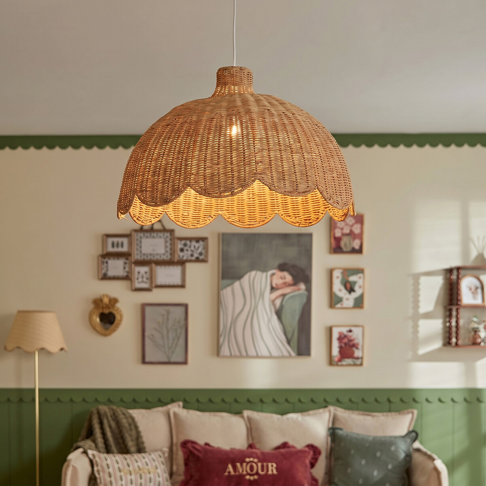 Suspension luminaire en rotin tressé à bord festonné — vue 3