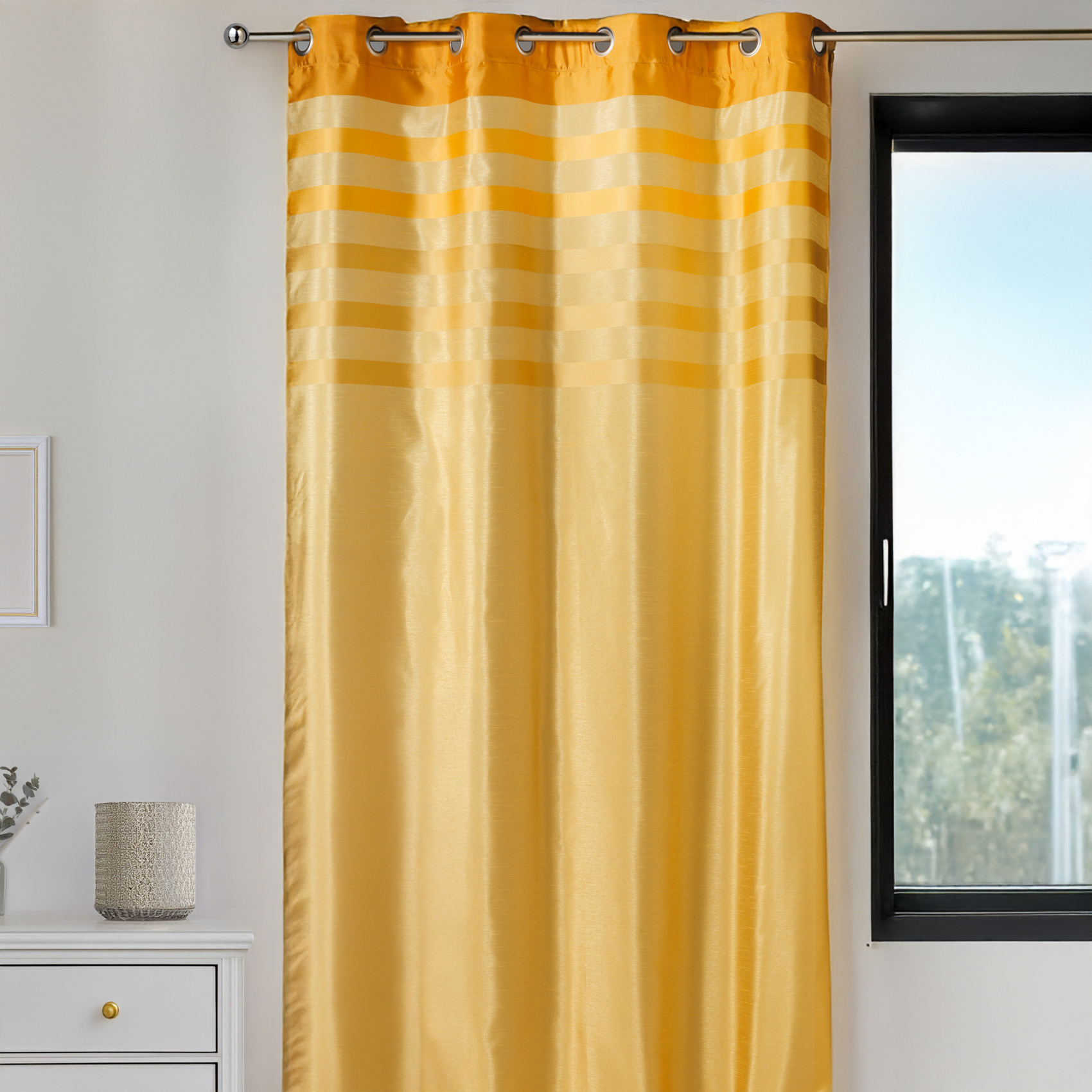 Rideau en shantung coloré avec parement ton sur ton