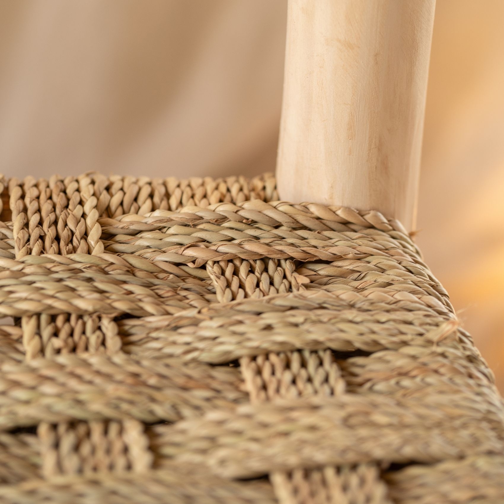 Fauteuil bas bois organique — vue 3