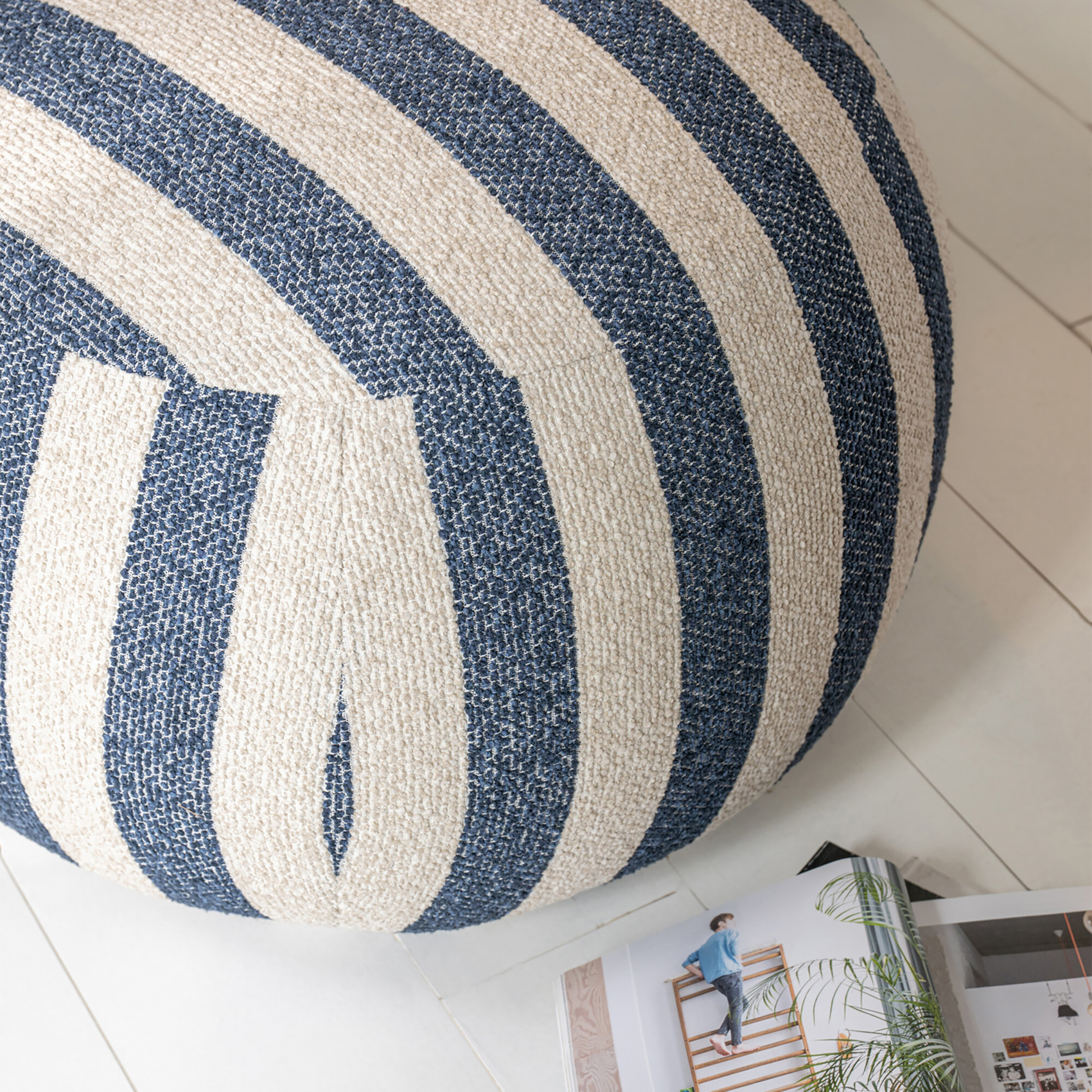 Pouf rond en tissu rayé — vue 6
