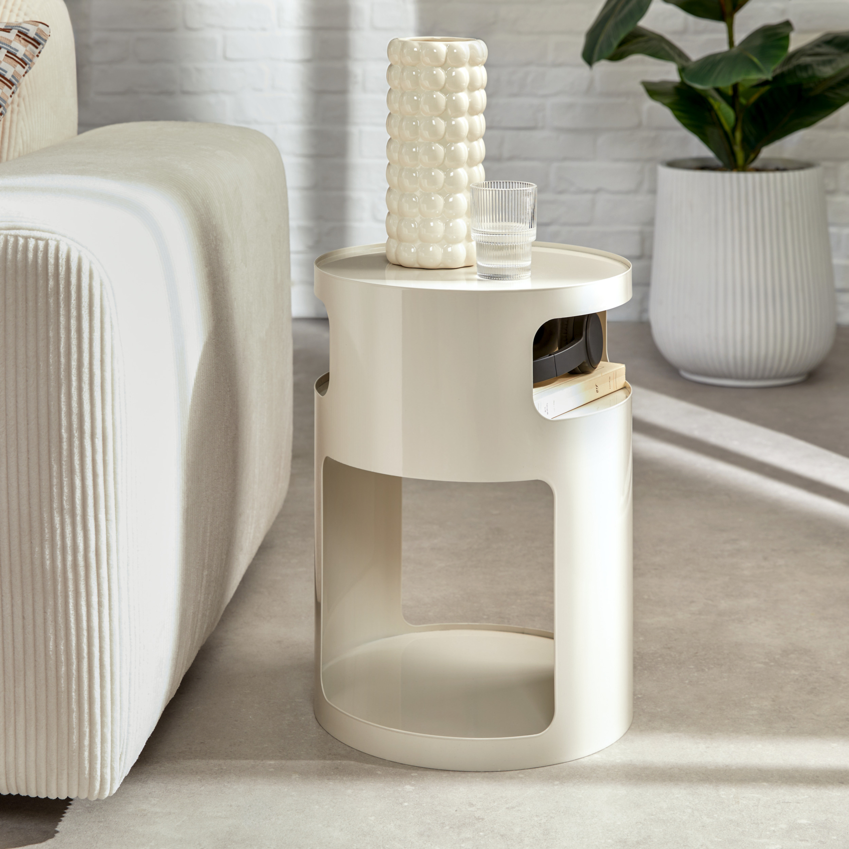 Table d’appoint ronde avec niches de rangement — vue 5