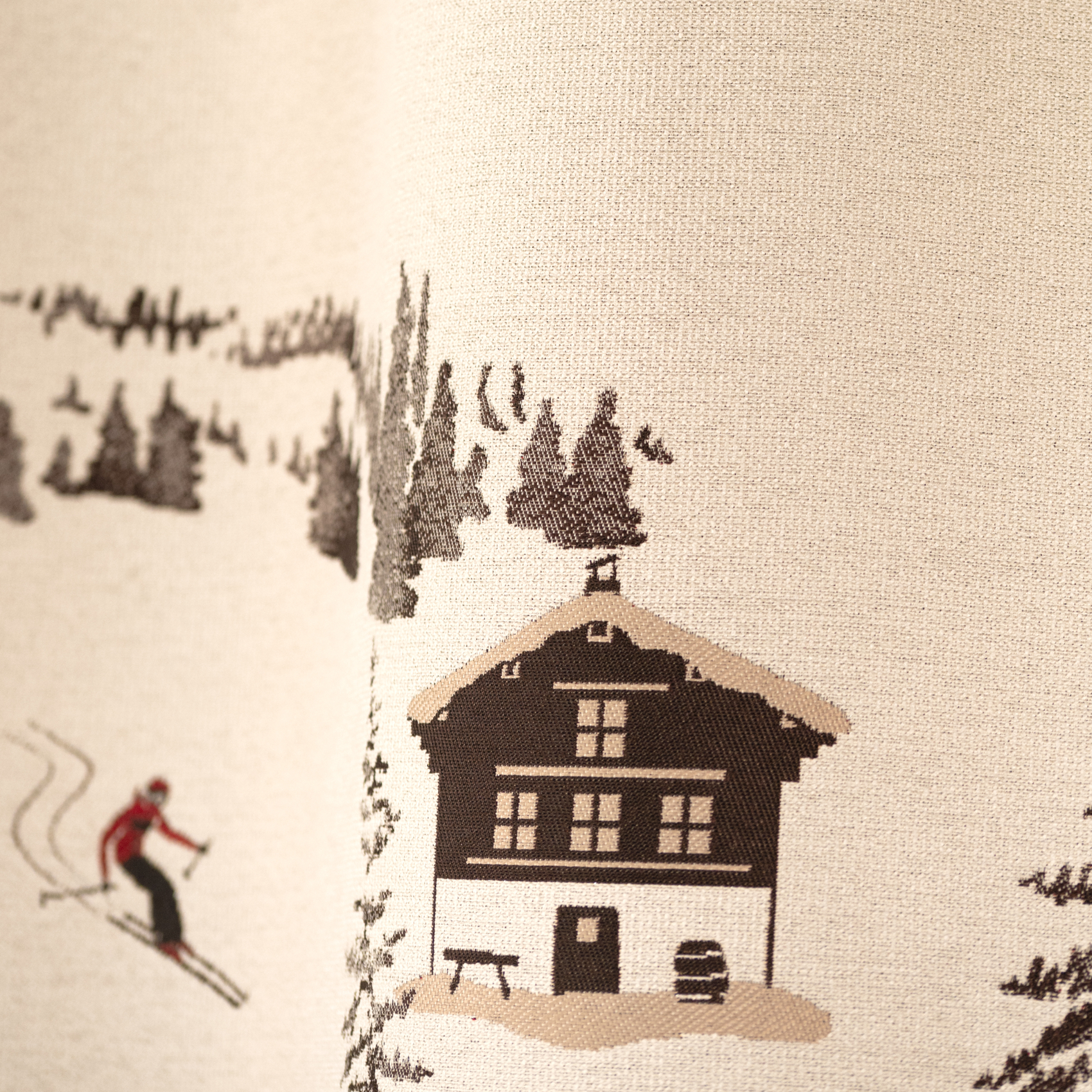 Rideau jacquard à œillets avec motif chalets et sapins — vue 4