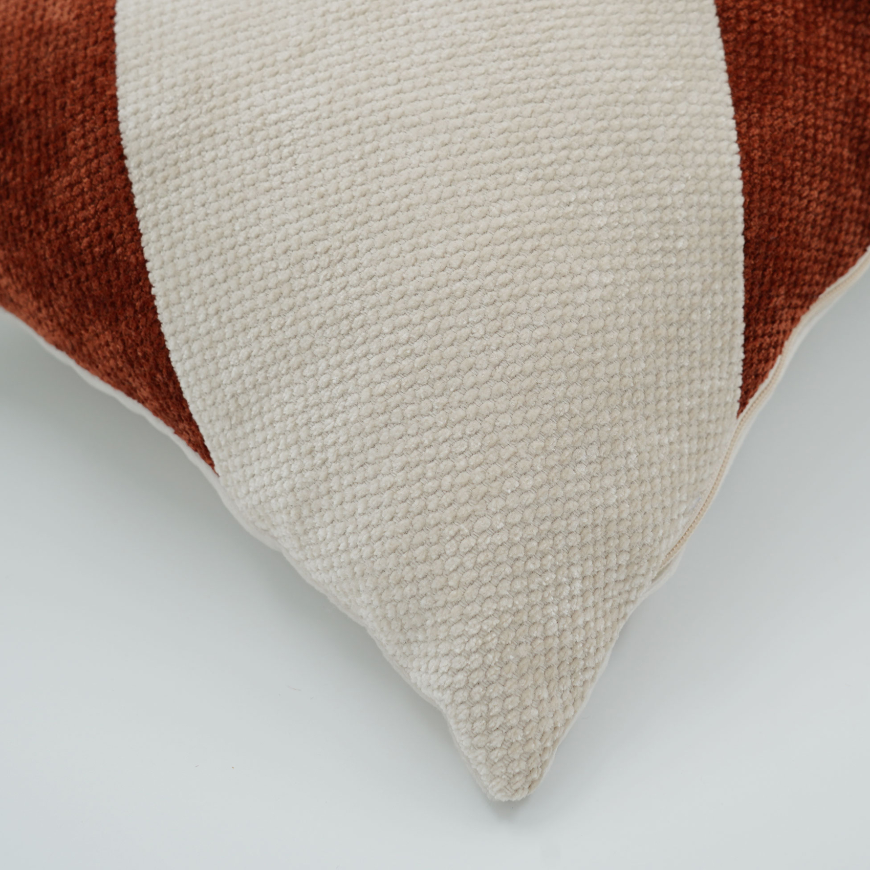 Coussin rectangulaire en velours chenille à motif graphique — vue 4