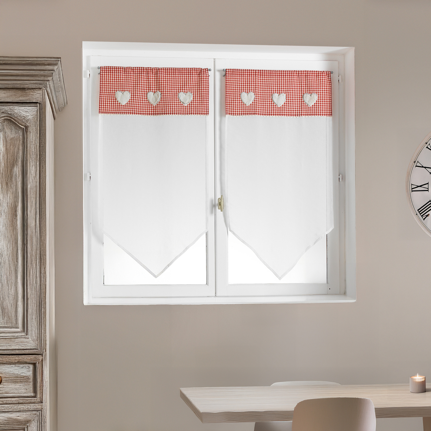 Paire de petits voilages en étamine avec parement vichy