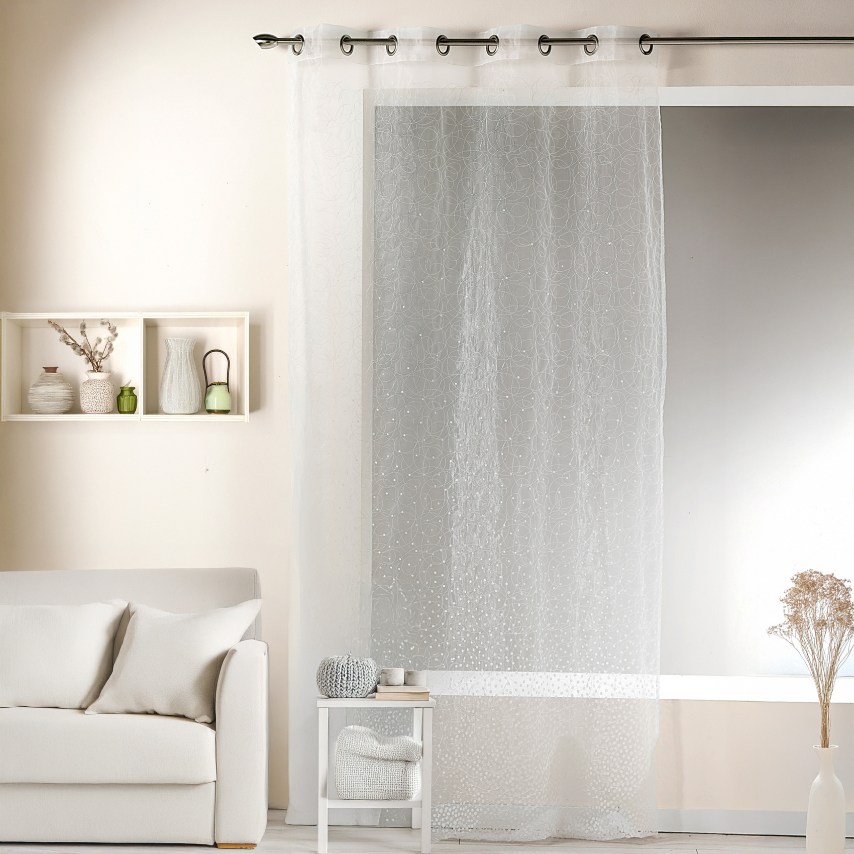 Voilage en organza dévoré et brodé