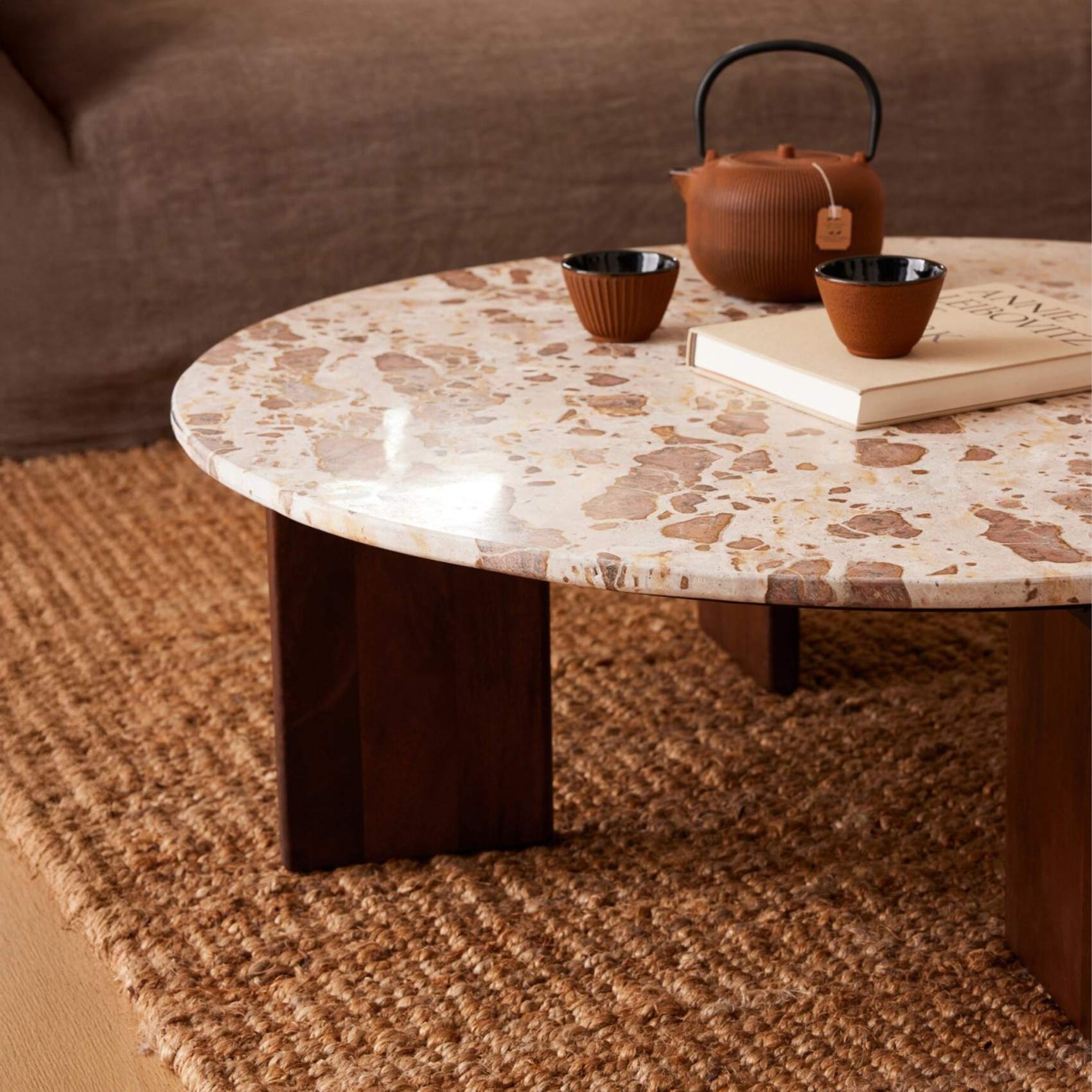Table basse ronde en pierre effet marbre — vue 4