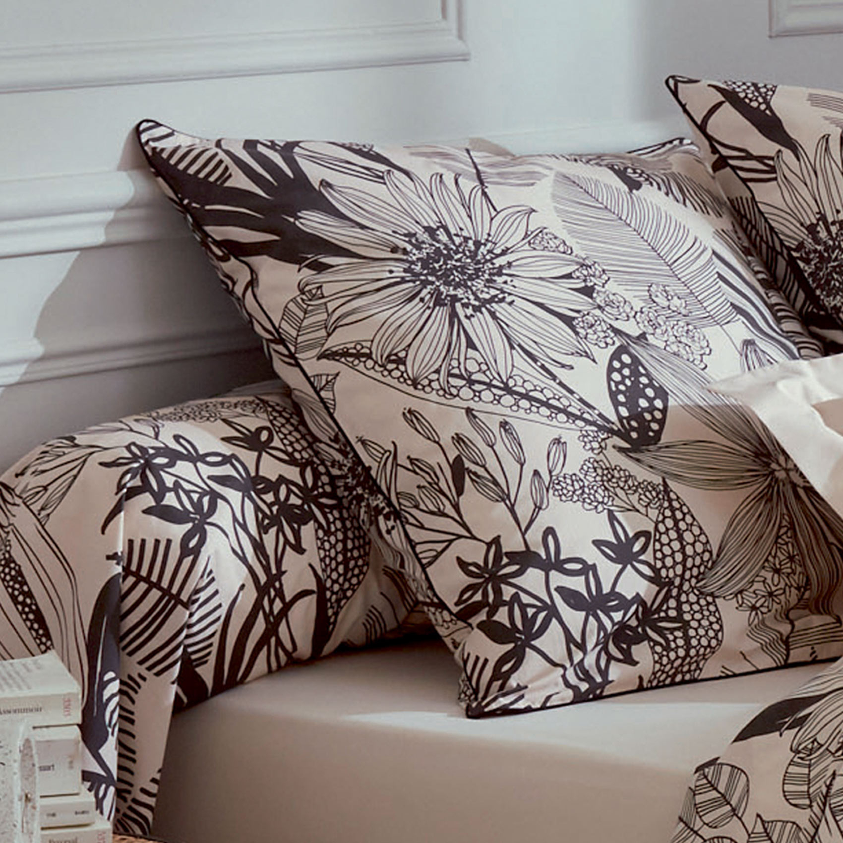 Taie d'oreiller aux impressions noires — vue 5