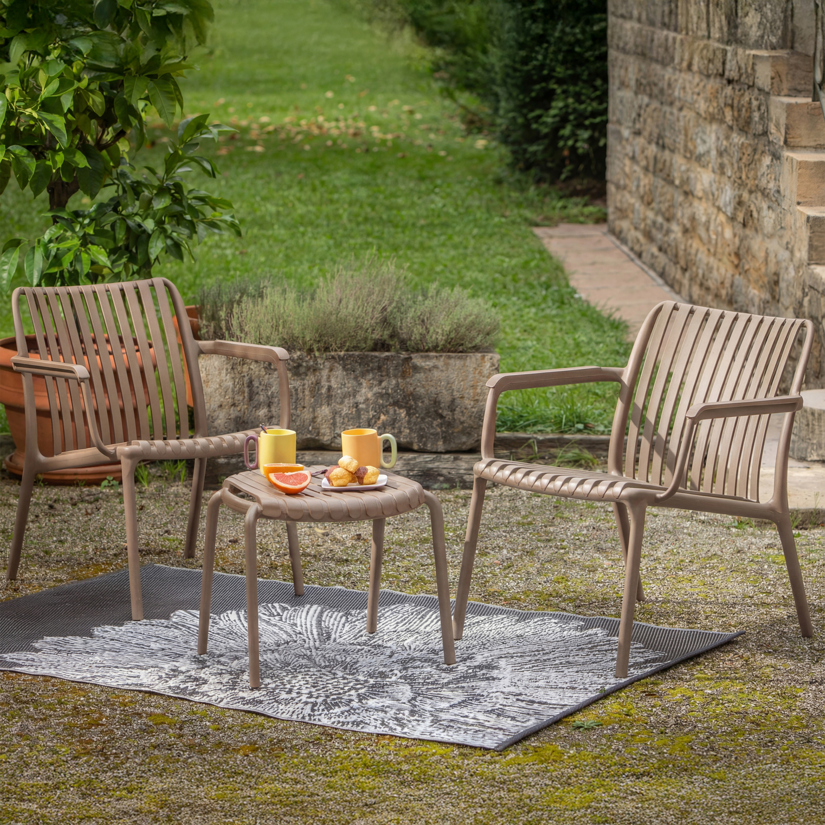 Table basse et repose-pieds de jardin — vue 4
