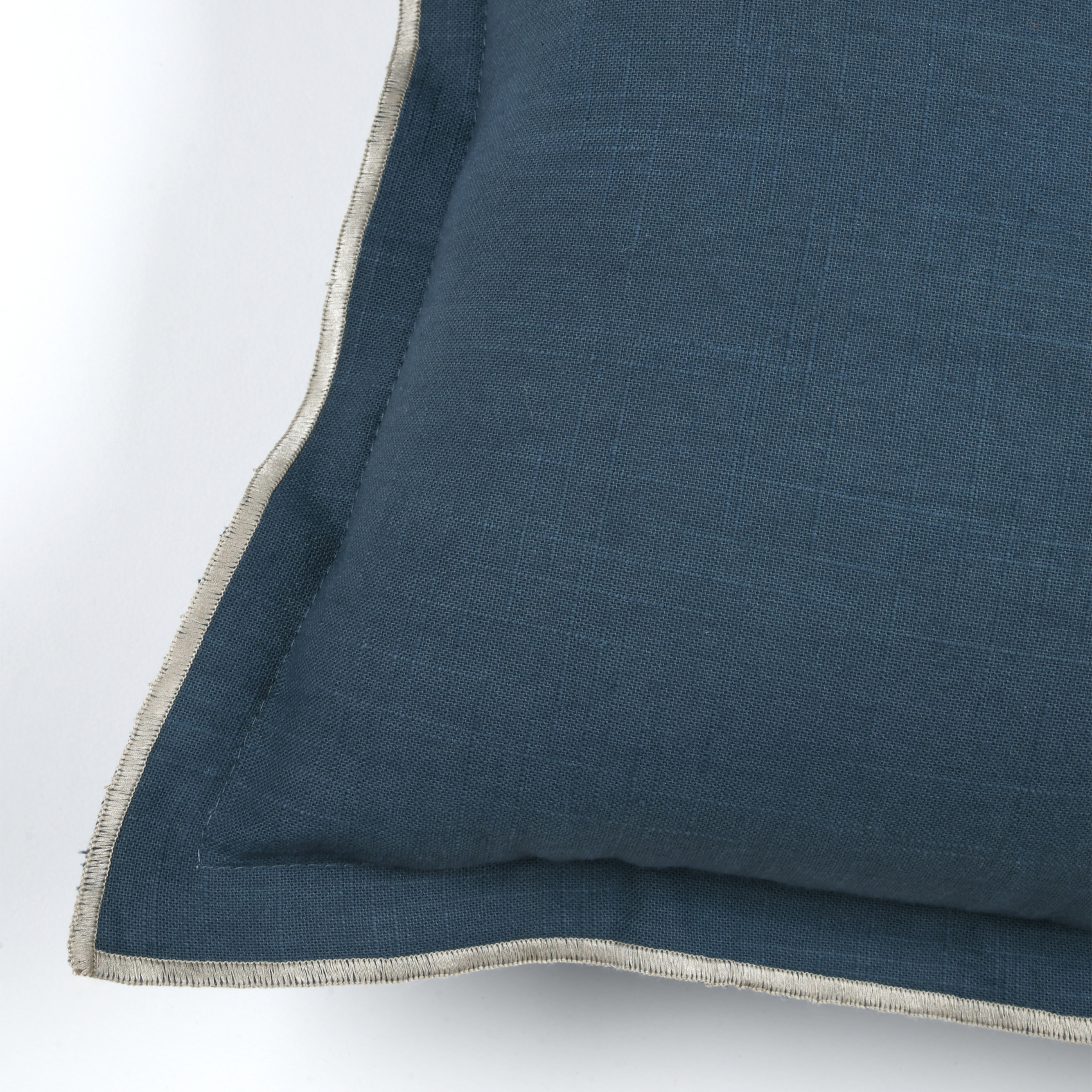 Coussin coton volant plat feston noir — vue 4